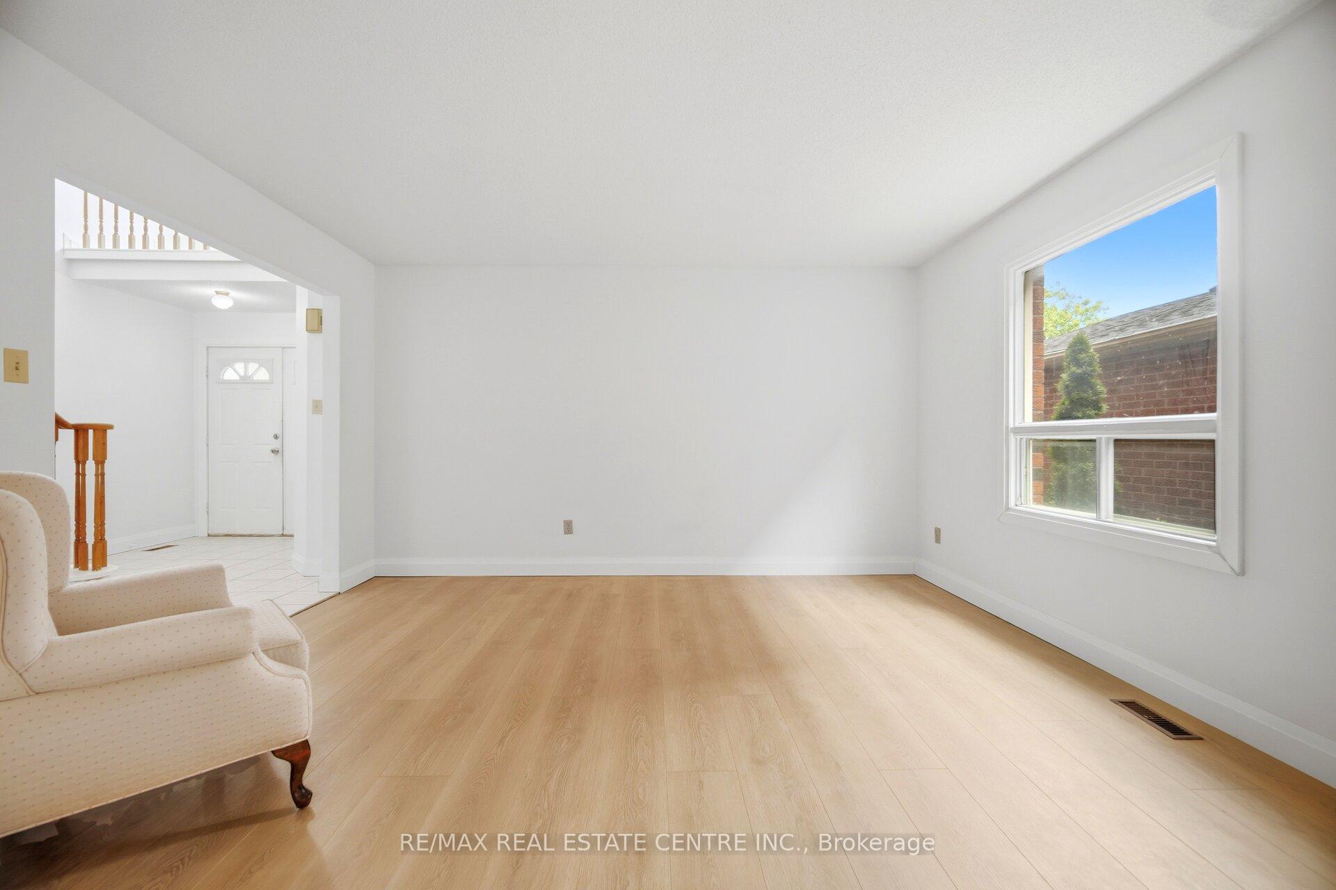 Photo 11 of 4676 Owl Circle, Mississauga, Hurontario — HOMEH