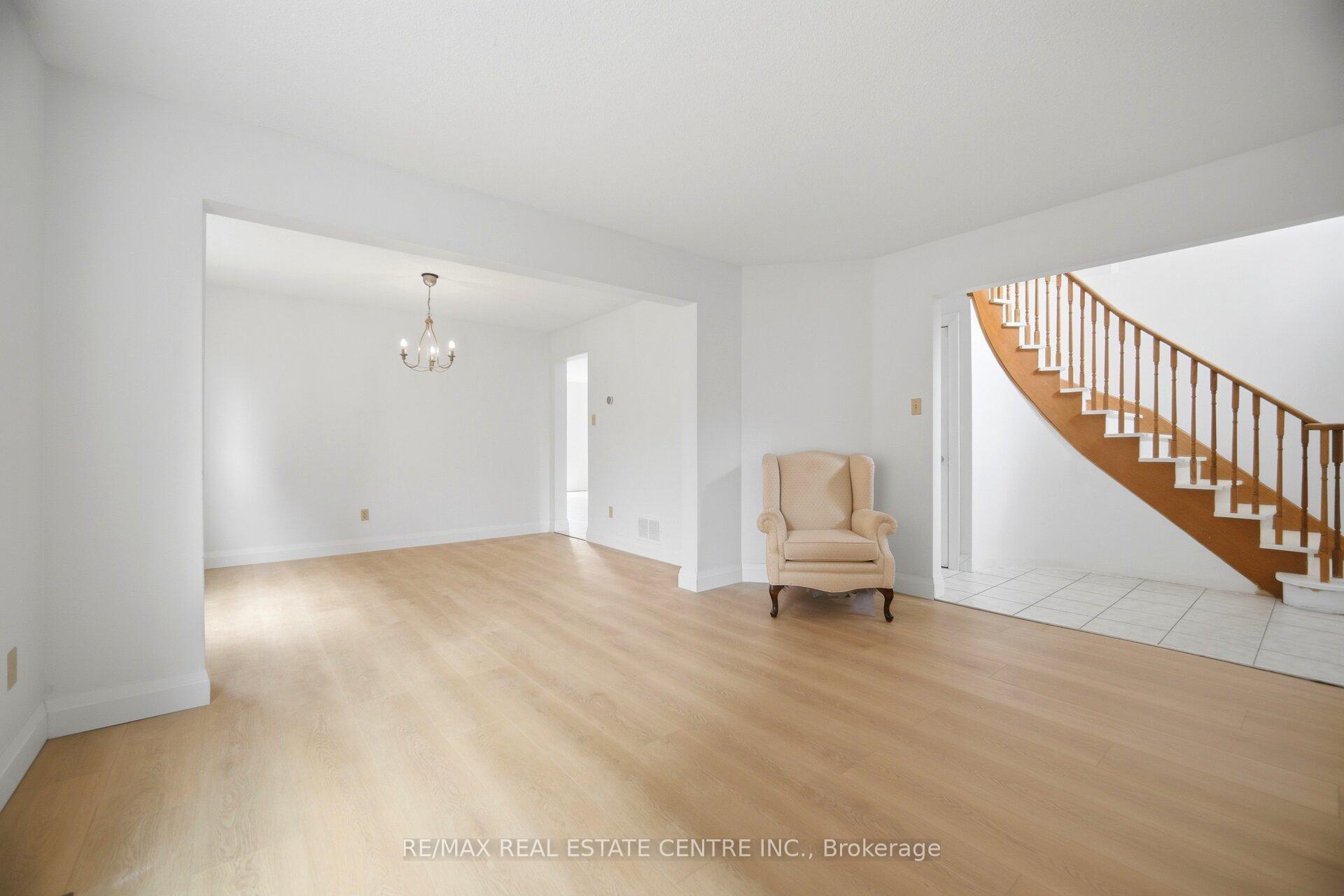Photo 12 of 4676 Owl Circle, Mississauga, Hurontario — HOMEH