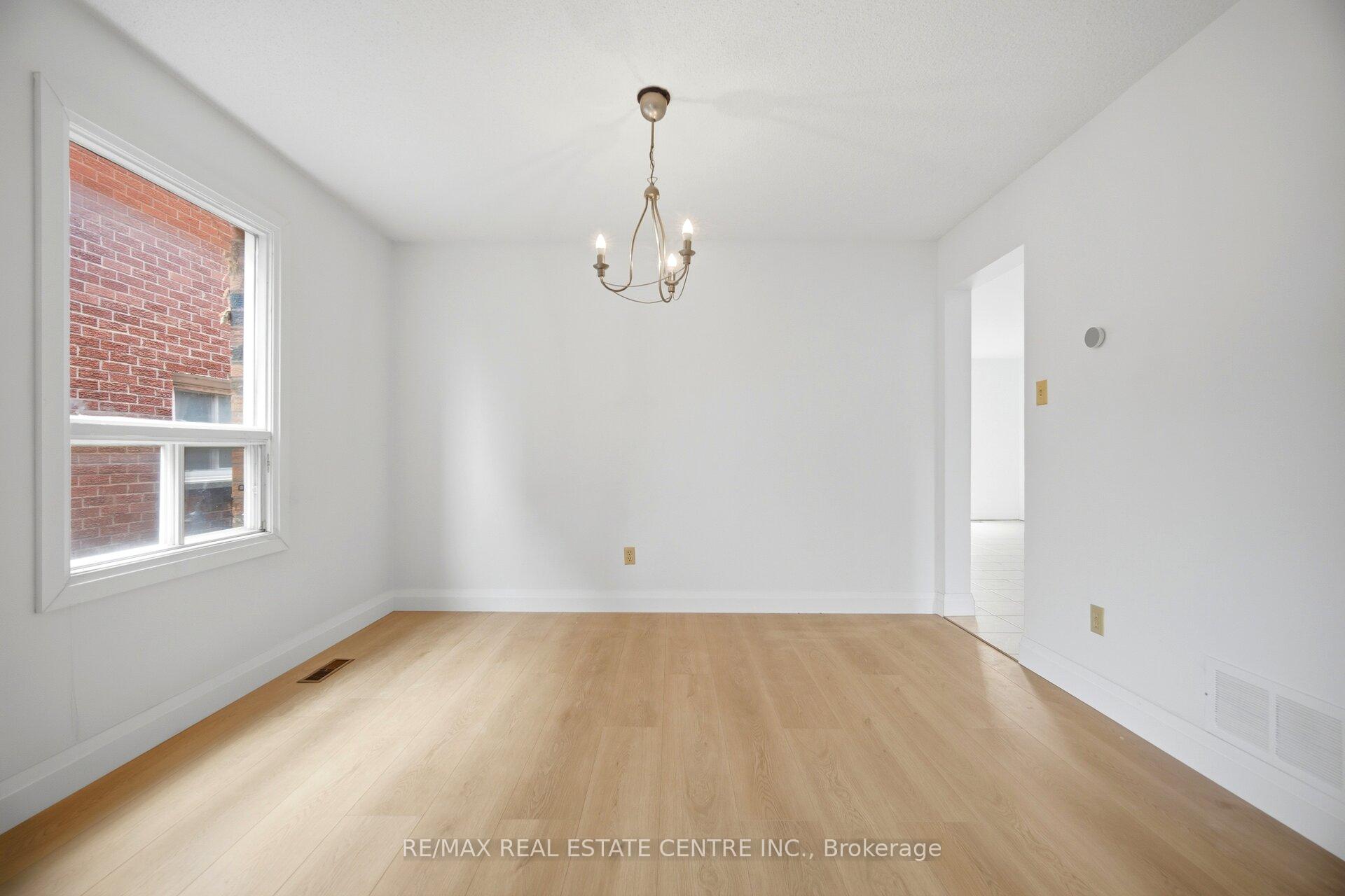 Photo 13 of 4676 Owl Circle, Mississauga, Hurontario — HOMEH