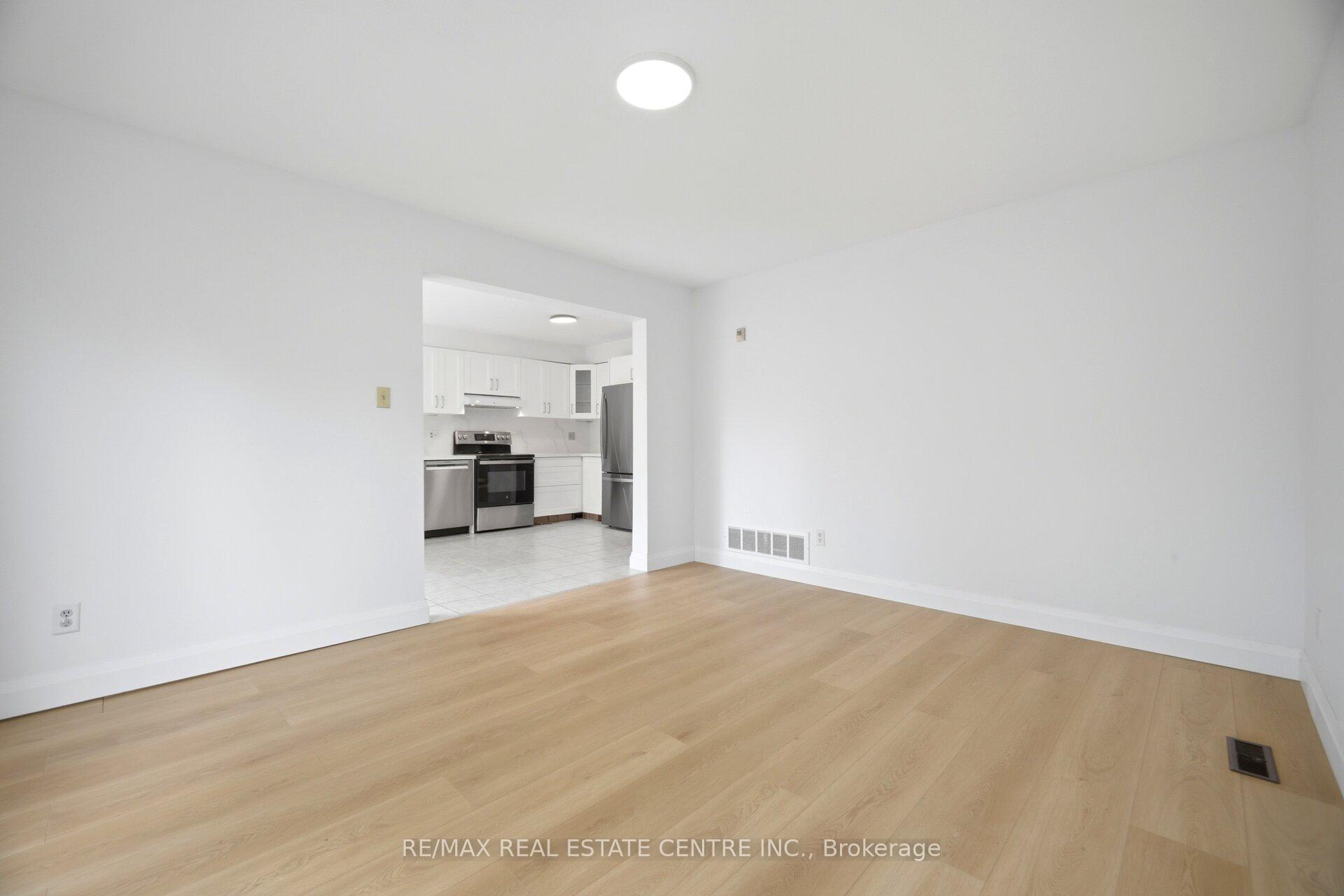 Photo 23 of 4676 Owl Circle, Mississauga, Hurontario — HOMEH