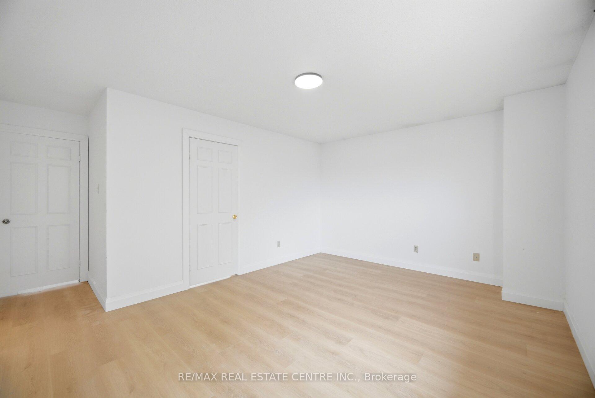 Photo 31 of 4676 Owl Circle, Mississauga, Hurontario — HOMEH
