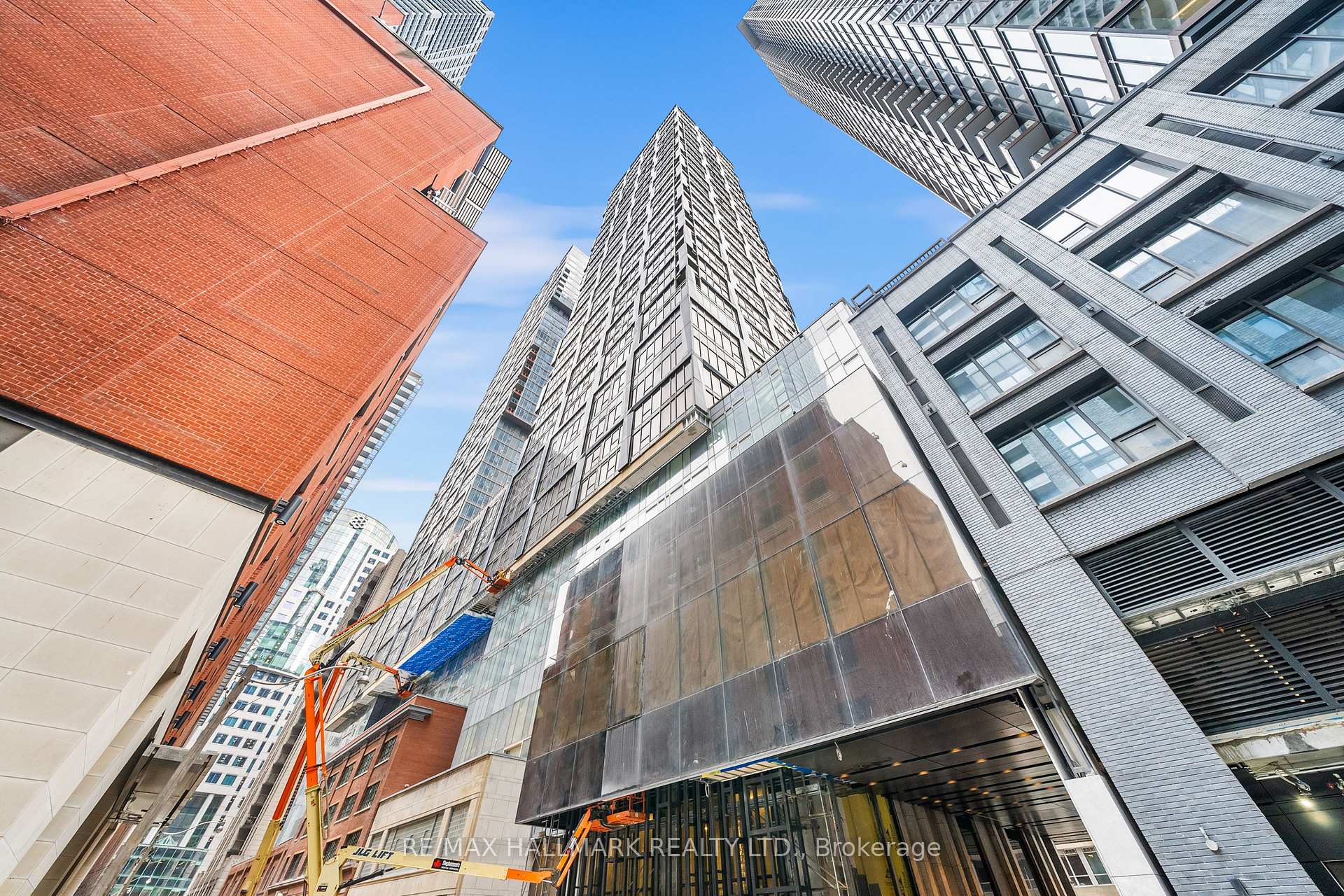 Photo 3 of Unit 1813, 35 Mercer Street, Toronto, Waterfront Communities — HOMEH
