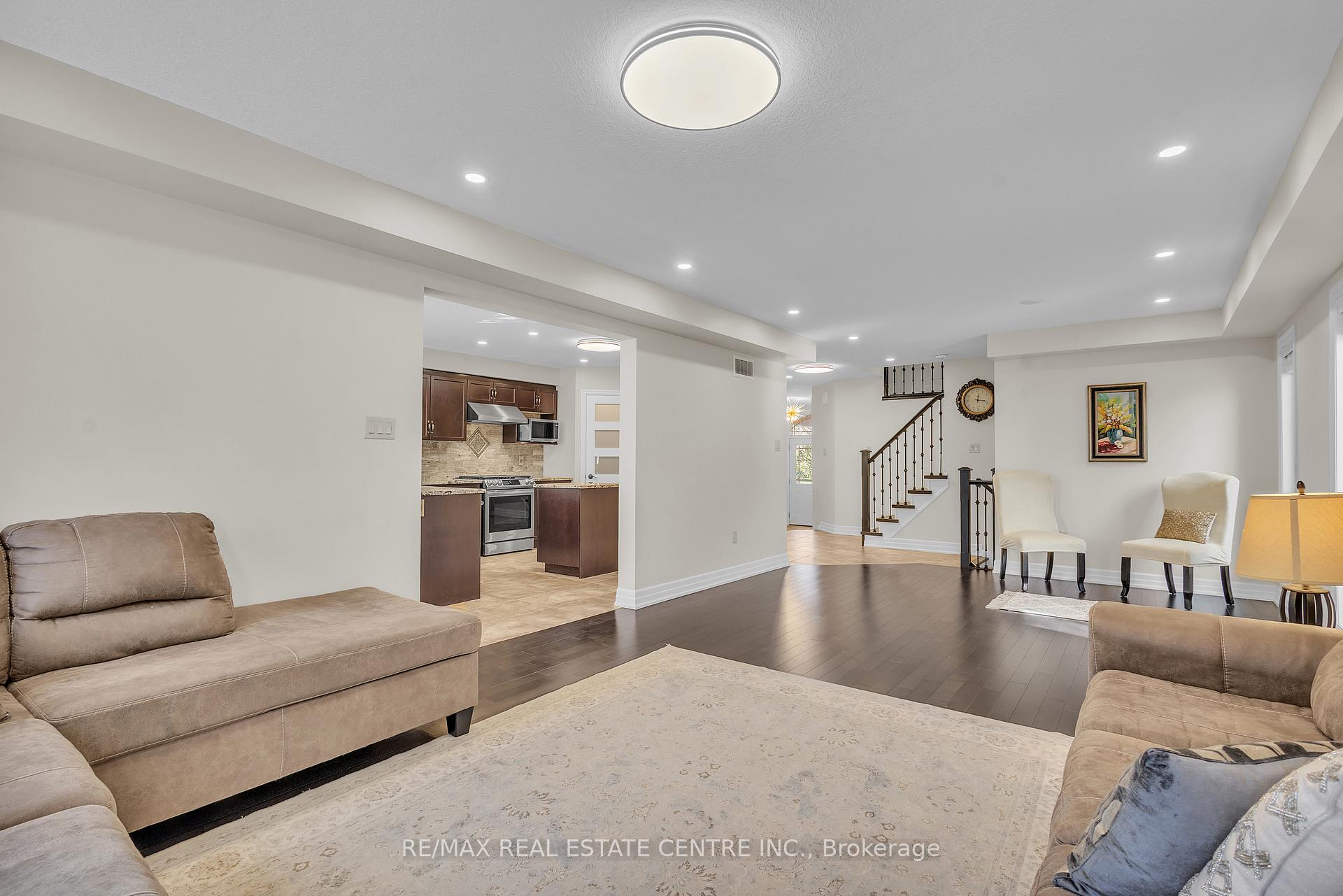 Photo 10 of 237 Goodwin Drive, Guelph, Pineridge/Westminster Woods — HOMEH