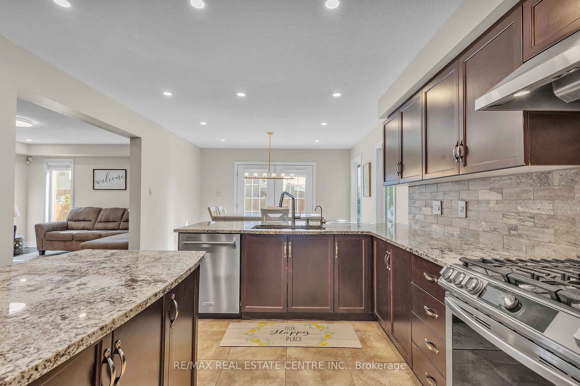 Photo 12 of 237 Goodwin Drive, Guelph, Pineridge/Westminster Woods — HOMEH