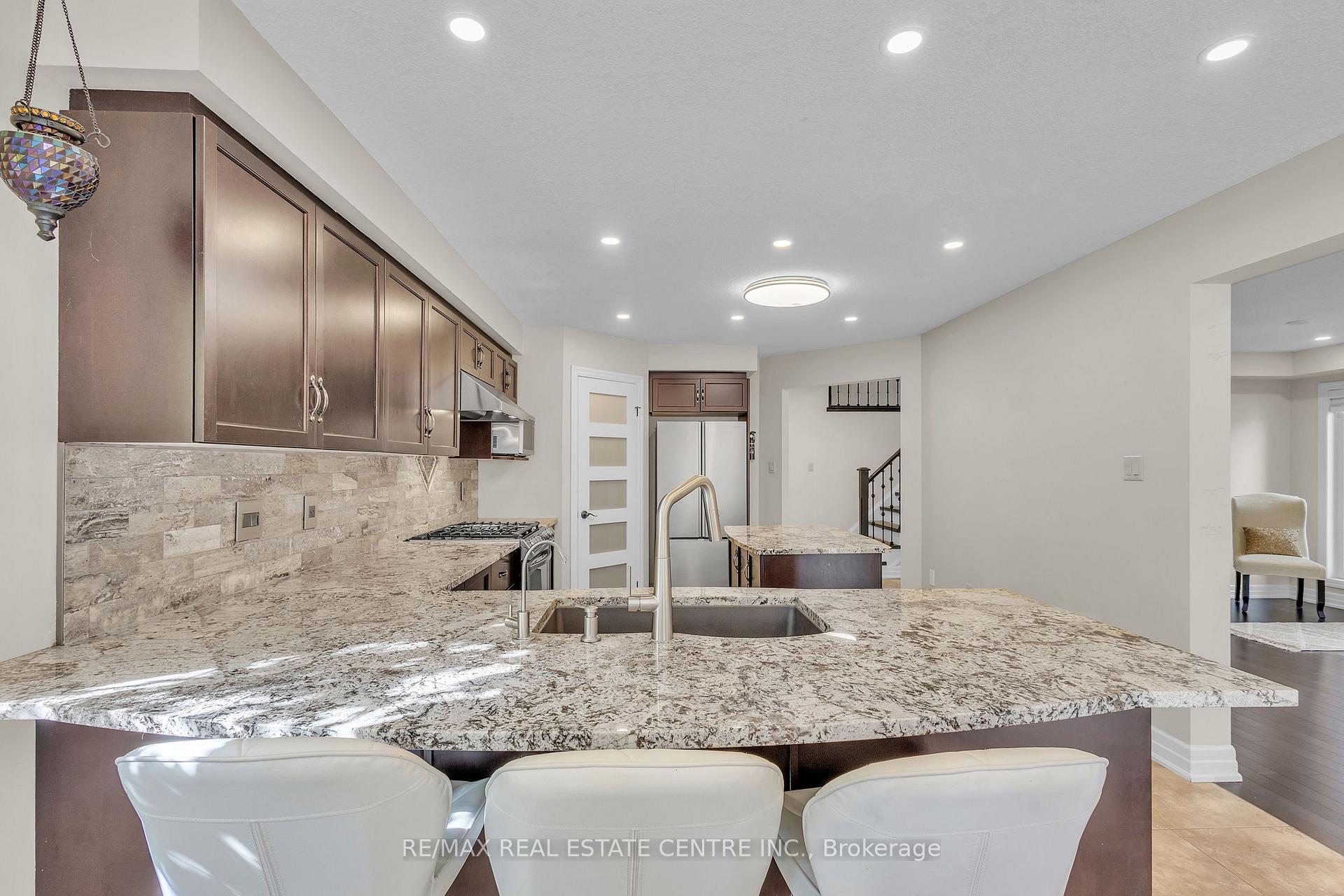 Photo 14 of 237 Goodwin Drive, Guelph, Pineridge/Westminster Woods — HOMEH