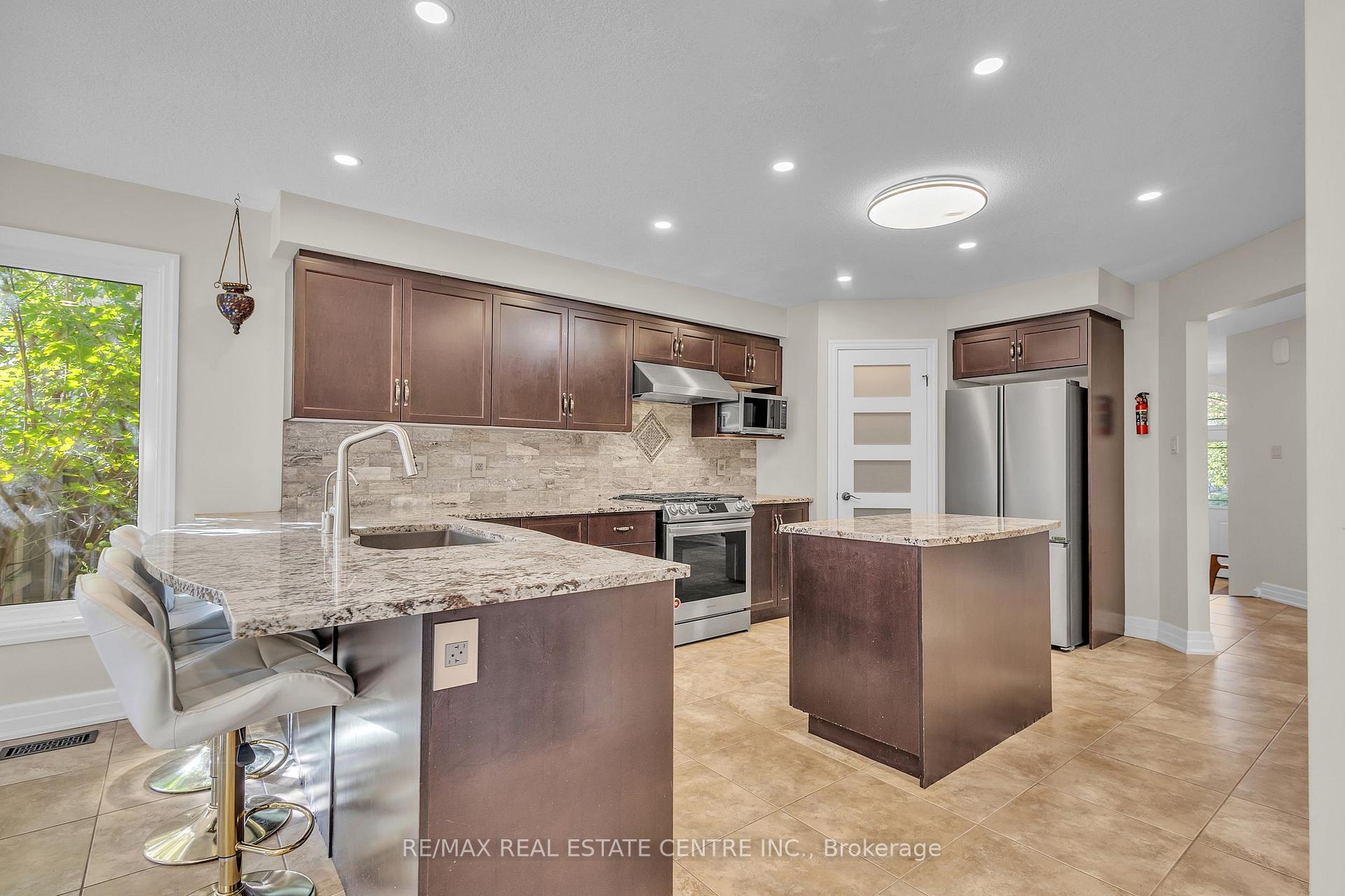 Photo 15 of 237 Goodwin Drive, Guelph, Pineridge/Westminster Woods — HOMEH