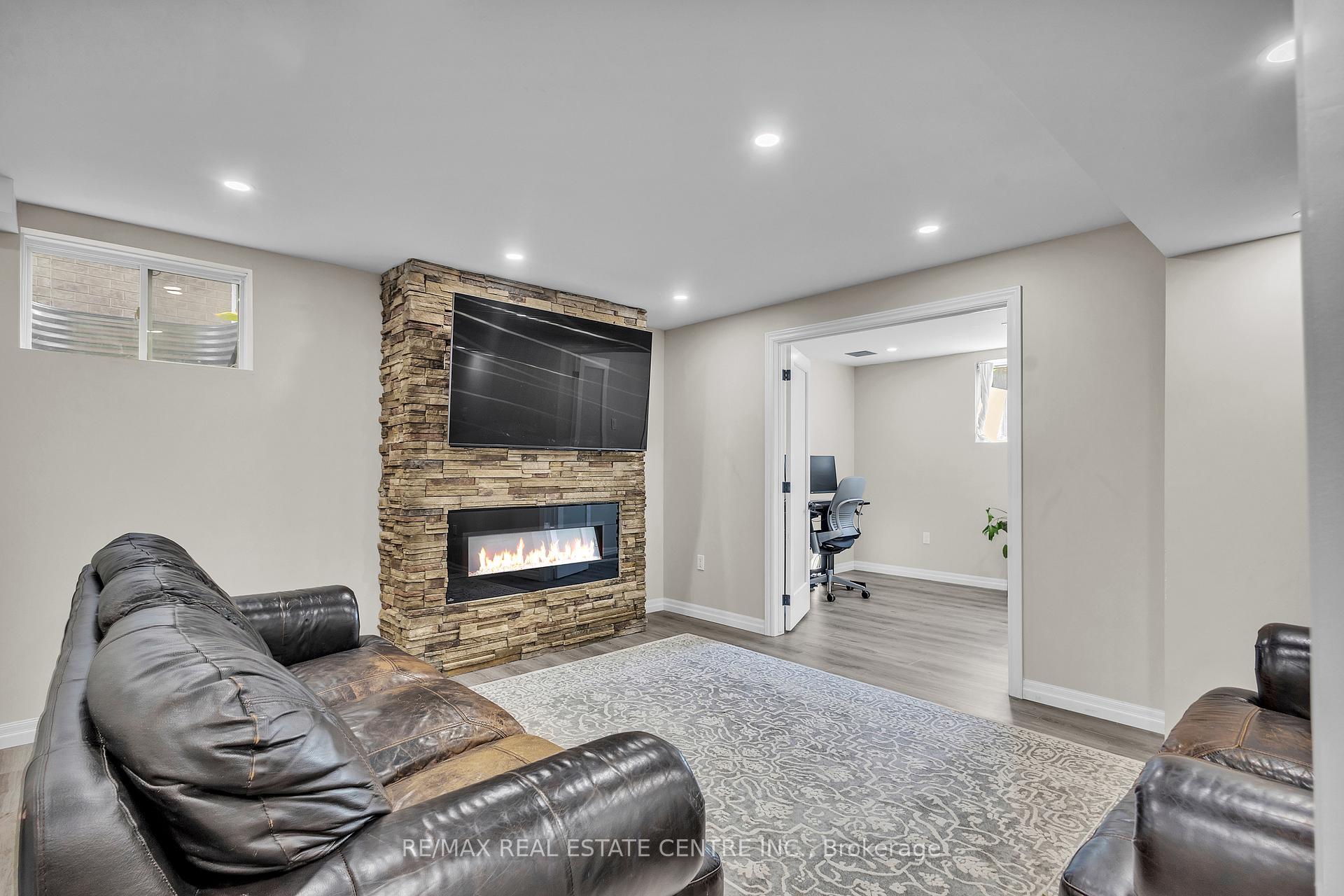 Photo 31 of 237 Goodwin Drive, Guelph, Pineridge/Westminster Woods — HOMEH