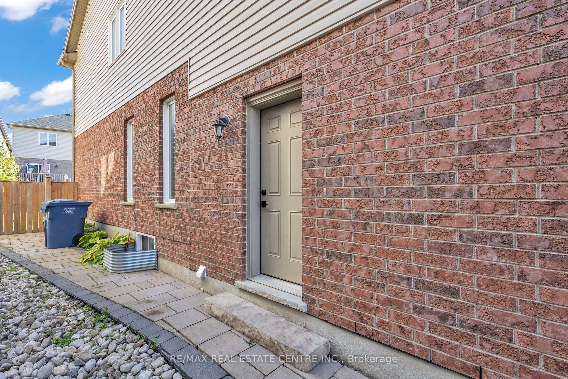 Photo 37 of 237 Goodwin Drive, Guelph, Pineridge/Westminster Woods — HOMEH