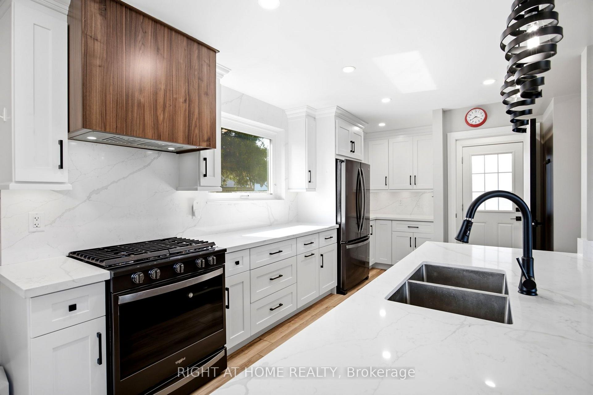 Photo 16 of 560 Tennyson Avenue, Oshawa, Donevan — HOMEH