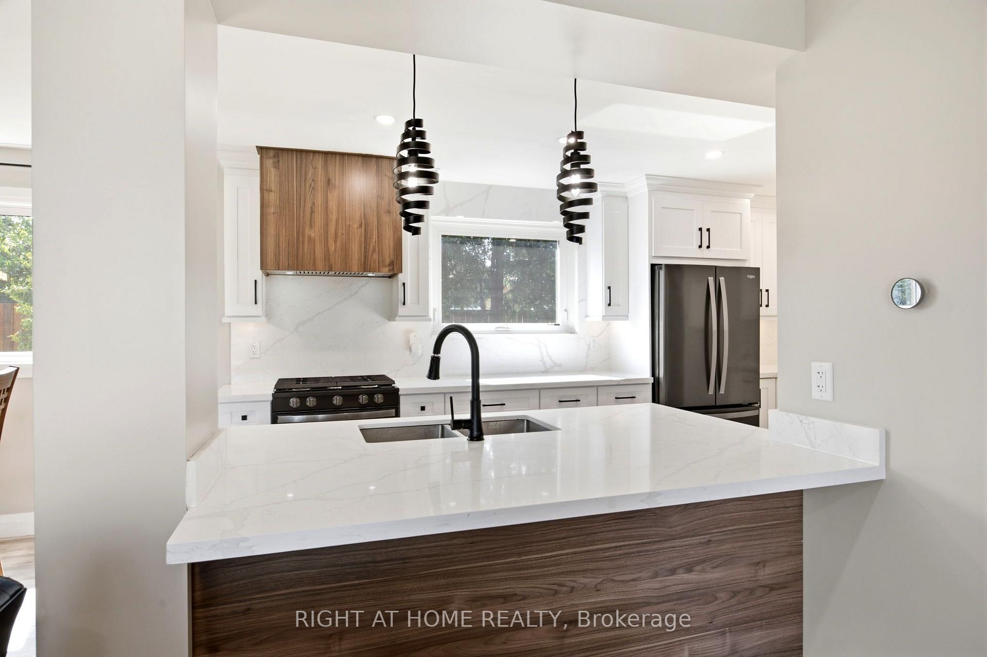Photo 20 of 560 Tennyson Avenue, Oshawa, Donevan — HOMEH
