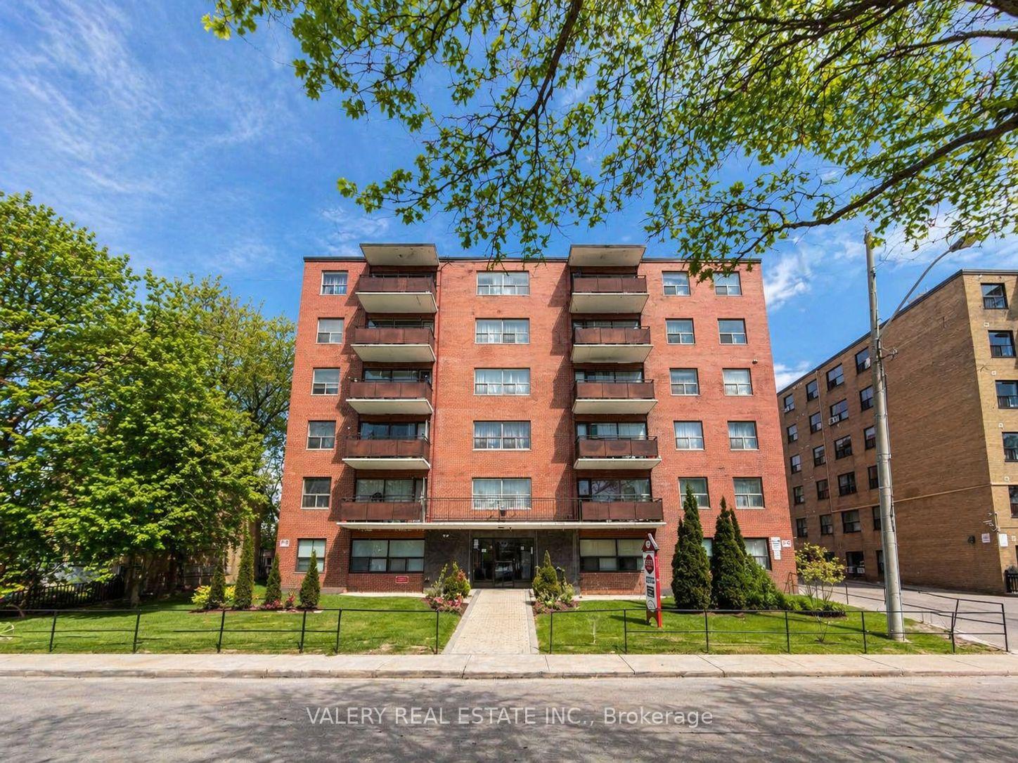 Front of Unit 108, 11 Glenburn Avenue