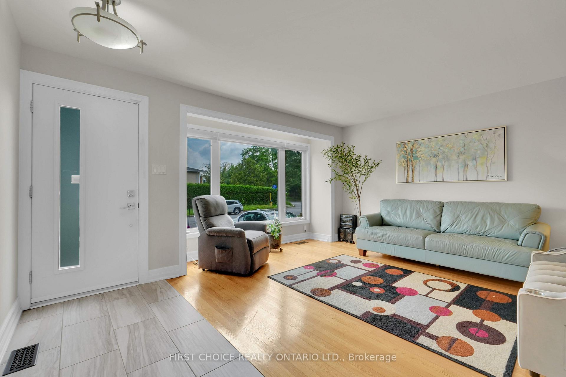 Photo 4 of 1442 Claymor Avenue, Ottawa, Carleton Square — HOMEH