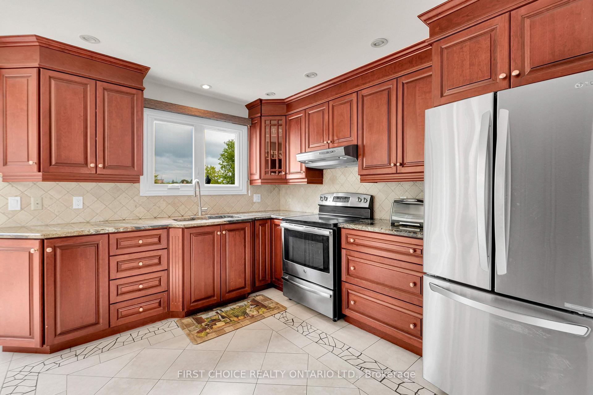 Photo 12 of 1442 Claymor Avenue, Ottawa, Carleton Square — HOMEH