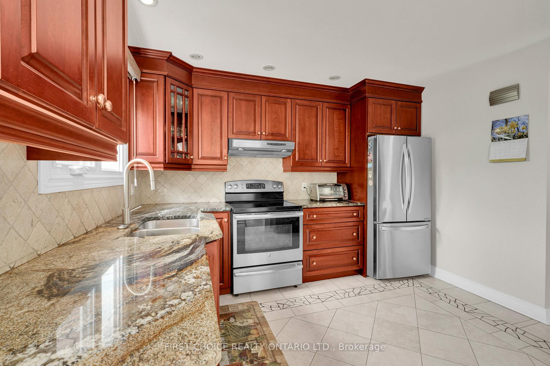 Photo 14 of 1442 Claymor Avenue, Ottawa, Carleton Square — HOMEH