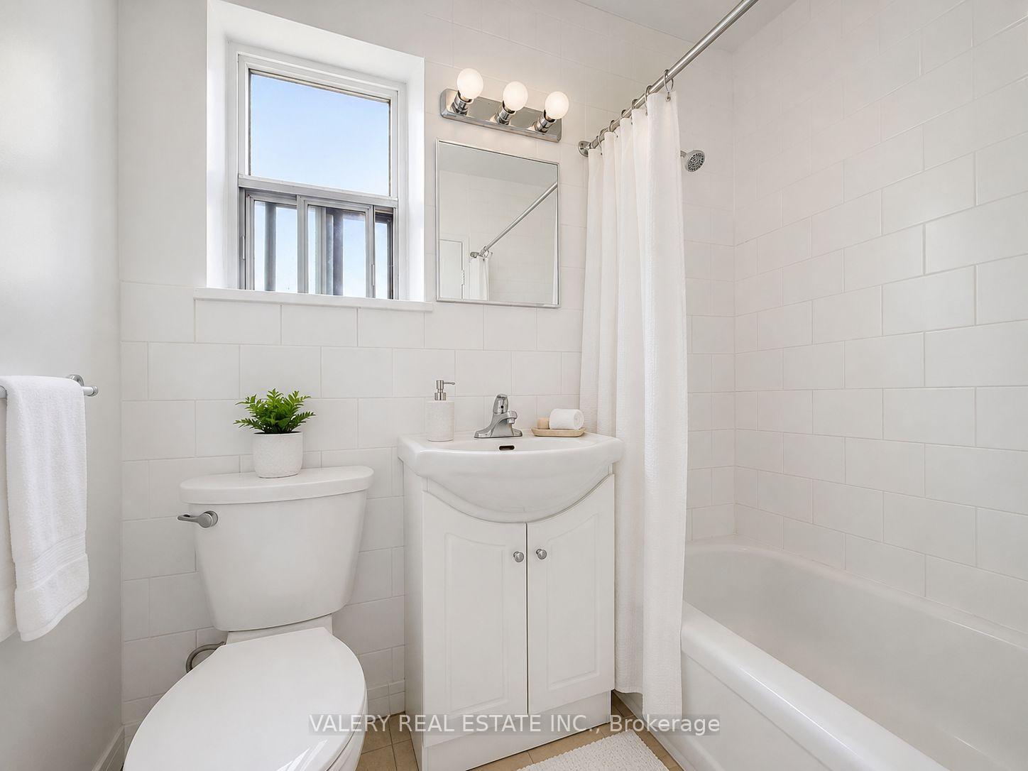 Photo 8 of Unit 301, 1725 Lawrence Avenue E, Scarborough, Wexford-Maryvale — HOMEH