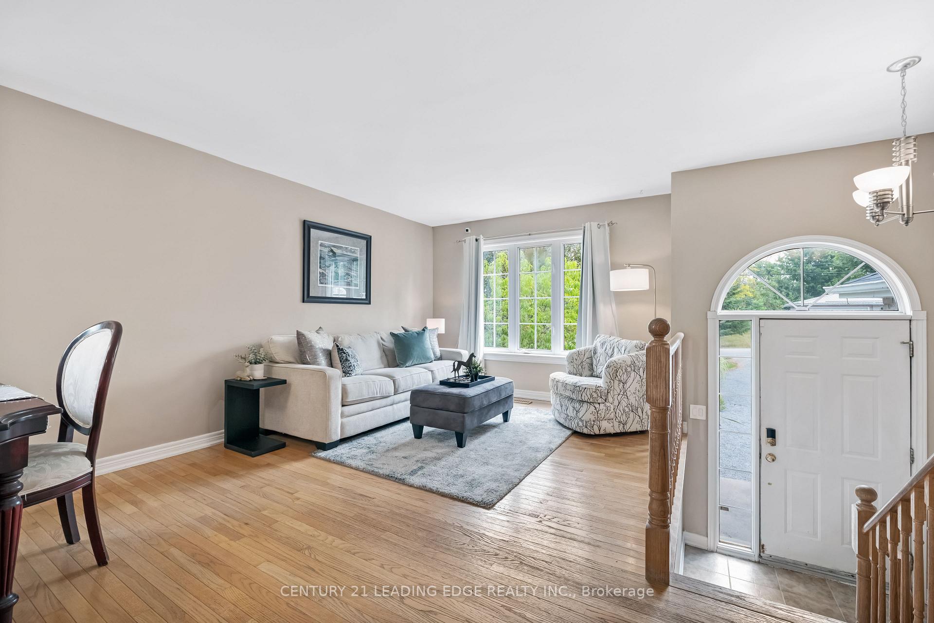 Photo 4 of 56 Riverview Beach Road, Georgina, Pefferlaw — HOMEH