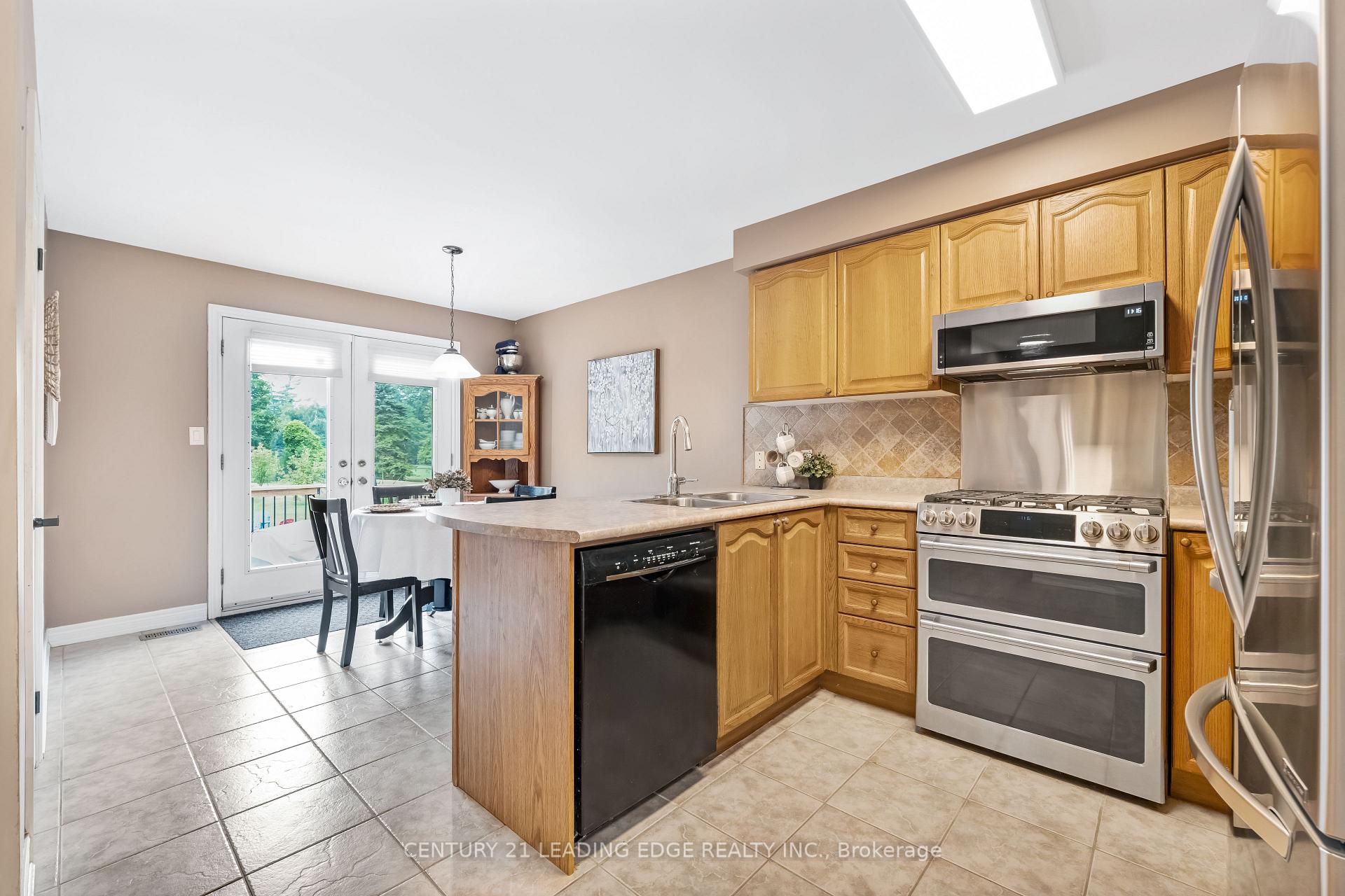 Photo 10 of 56 Riverview Beach Road, Georgina, Pefferlaw — HOMEH