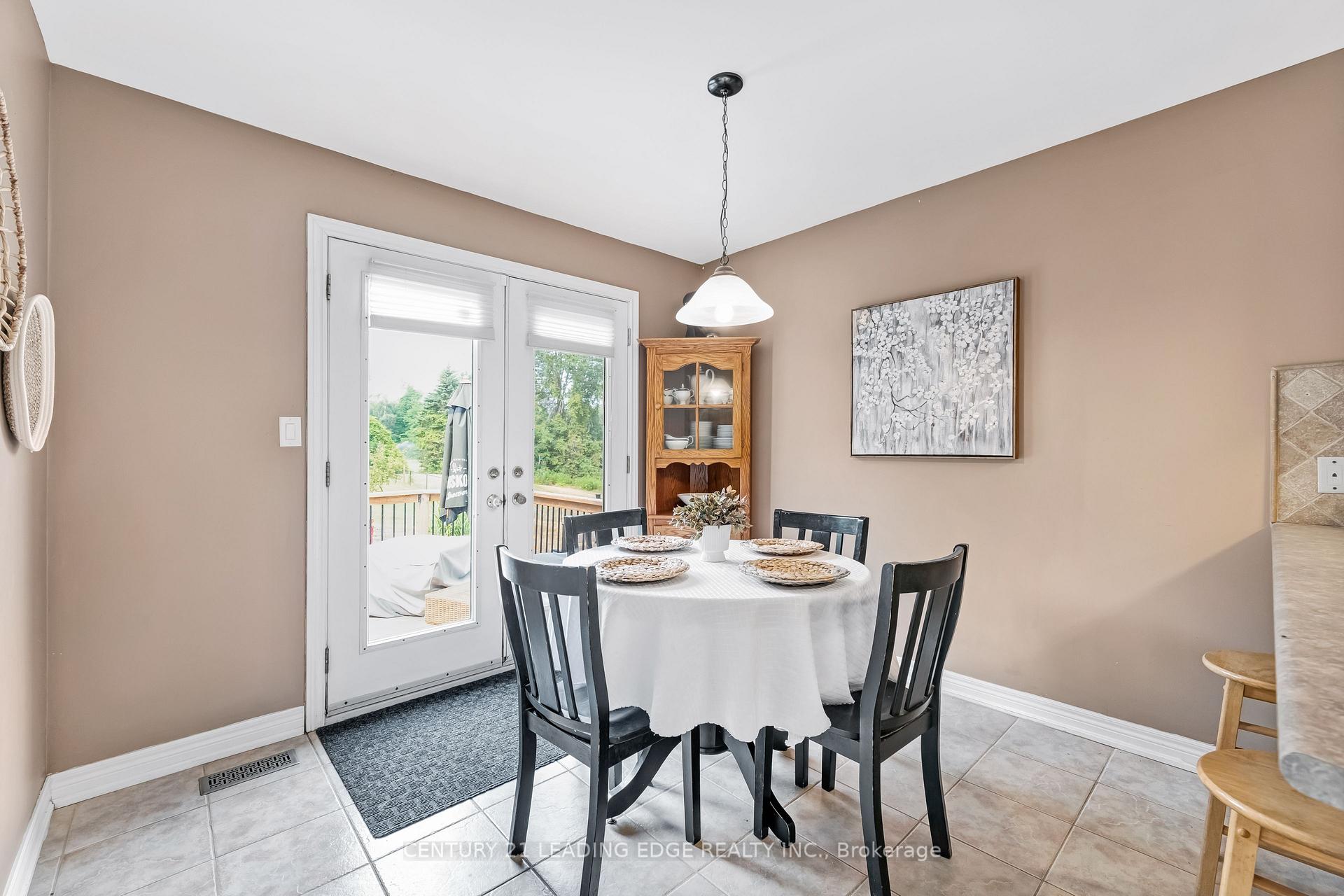 Photo 14 of 56 Riverview Beach Road, Georgina, Pefferlaw — HOMEH