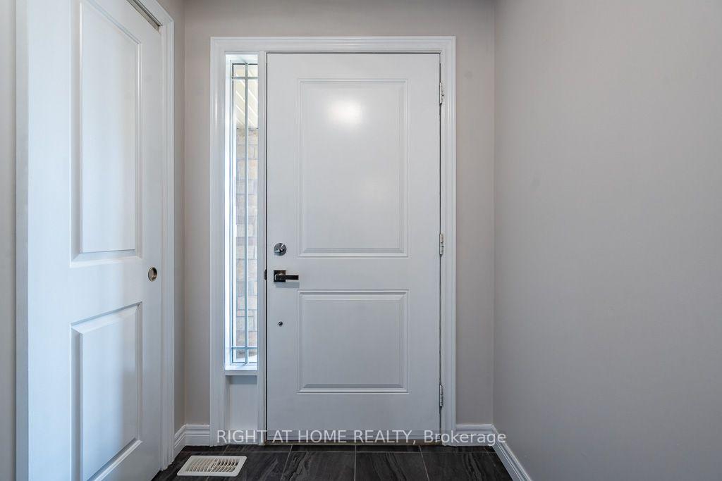 Photo 2 of 10 Cittadella Boulevard, Hamilton, Stoney Creek — HOMEH