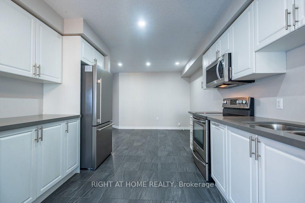 Photo 5 of 10 Cittadella Boulevard, Hamilton, Stoney Creek — HOMEH