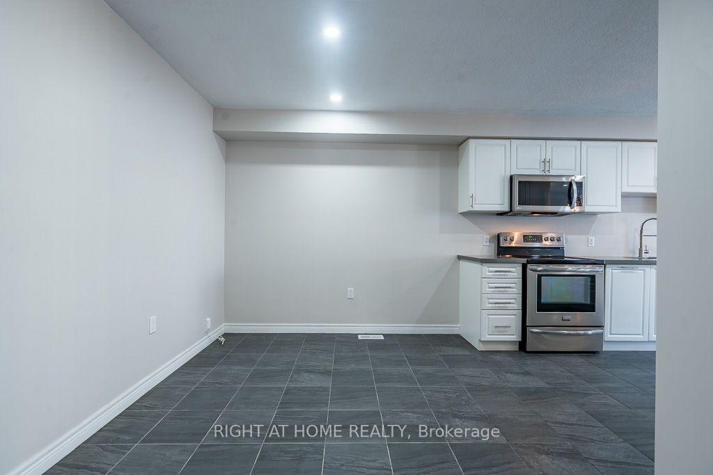 Photo 7 of 10 Cittadella Boulevard, Hamilton, Stoney Creek — HOMEH