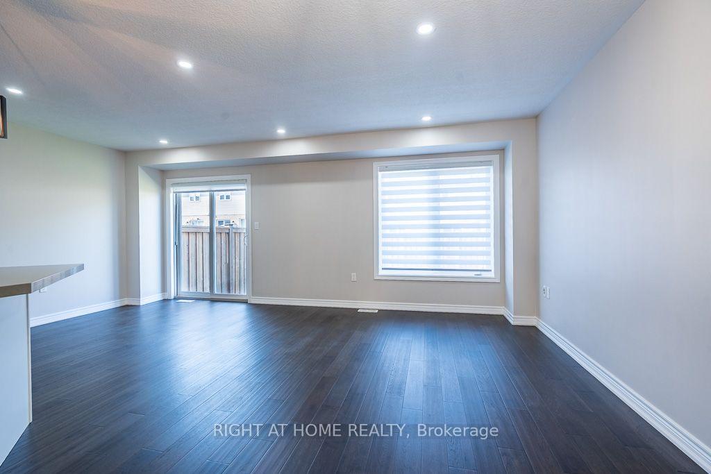 Photo 8 of 10 Cittadella Boulevard, Hamilton, Stoney Creek — HOMEH