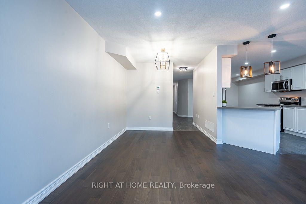 Photo 10 of 10 Cittadella Boulevard, Hamilton, Stoney Creek — HOMEH