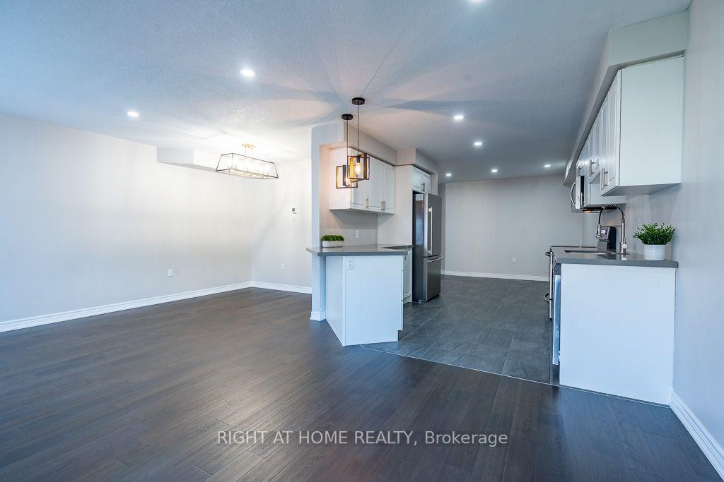 Photo 12 of 10 Cittadella Boulevard, Hamilton, Stoney Creek — HOMEH
