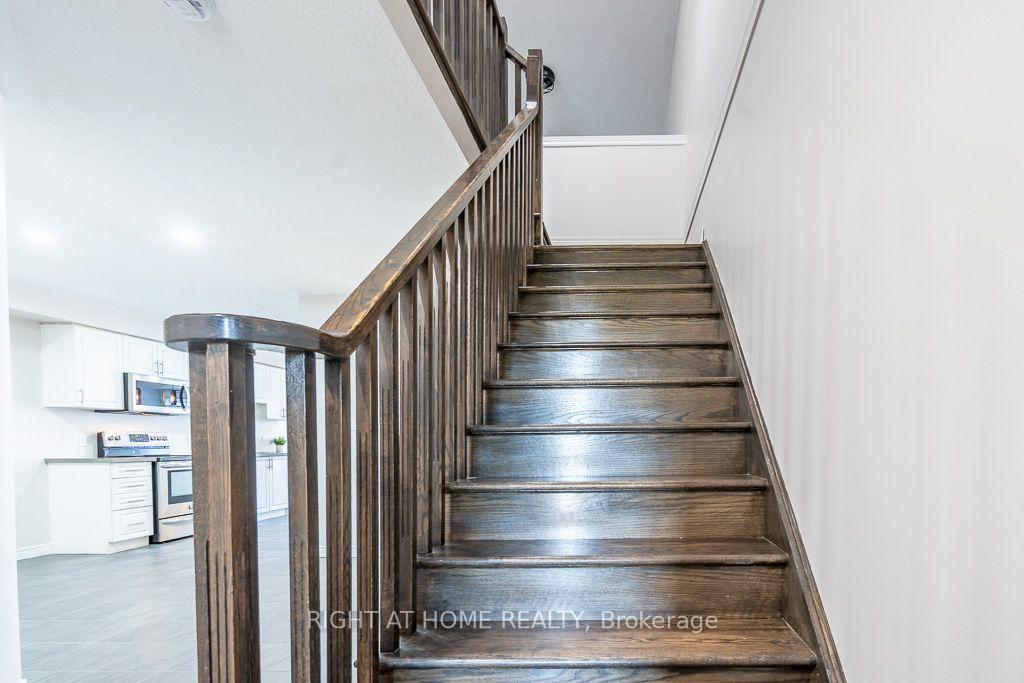 Photo 14 of 10 Cittadella Boulevard, Hamilton, Stoney Creek — HOMEH