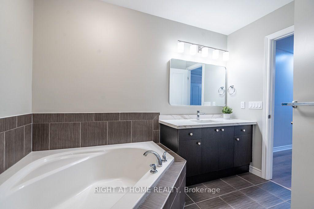 Photo 20 of 10 Cittadella Boulevard, Hamilton, Stoney Creek — HOMEH