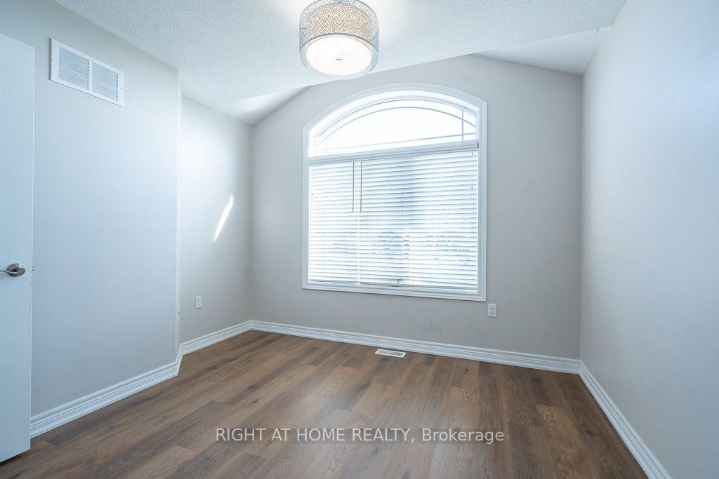 Photo 24 of 10 Cittadella Boulevard, Hamilton, Stoney Creek — HOMEH