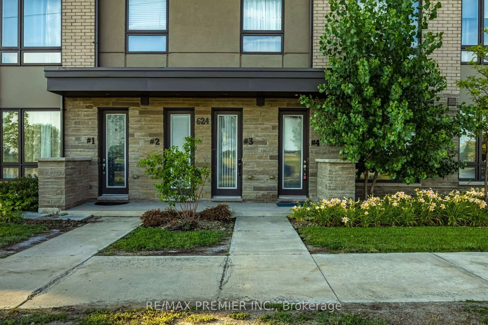 Photo 6 of Unit 4, 624 Rexdale Boulevard, Etobicoke, West Humber-Clairville — HOMEH