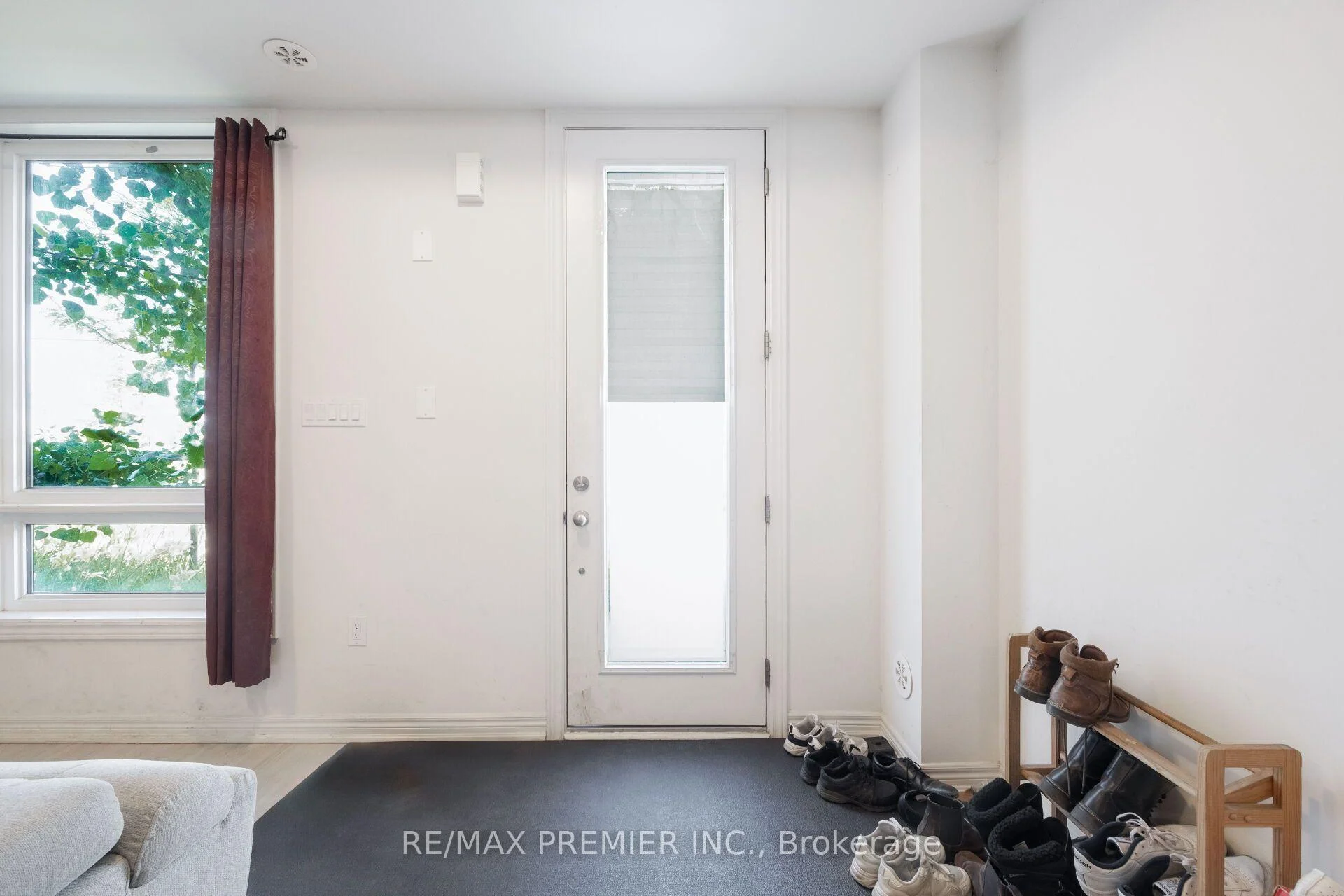 Photo 8 of Unit 4, 624 Rexdale Boulevard, Etobicoke, West Humber-Clairville — HOMEH