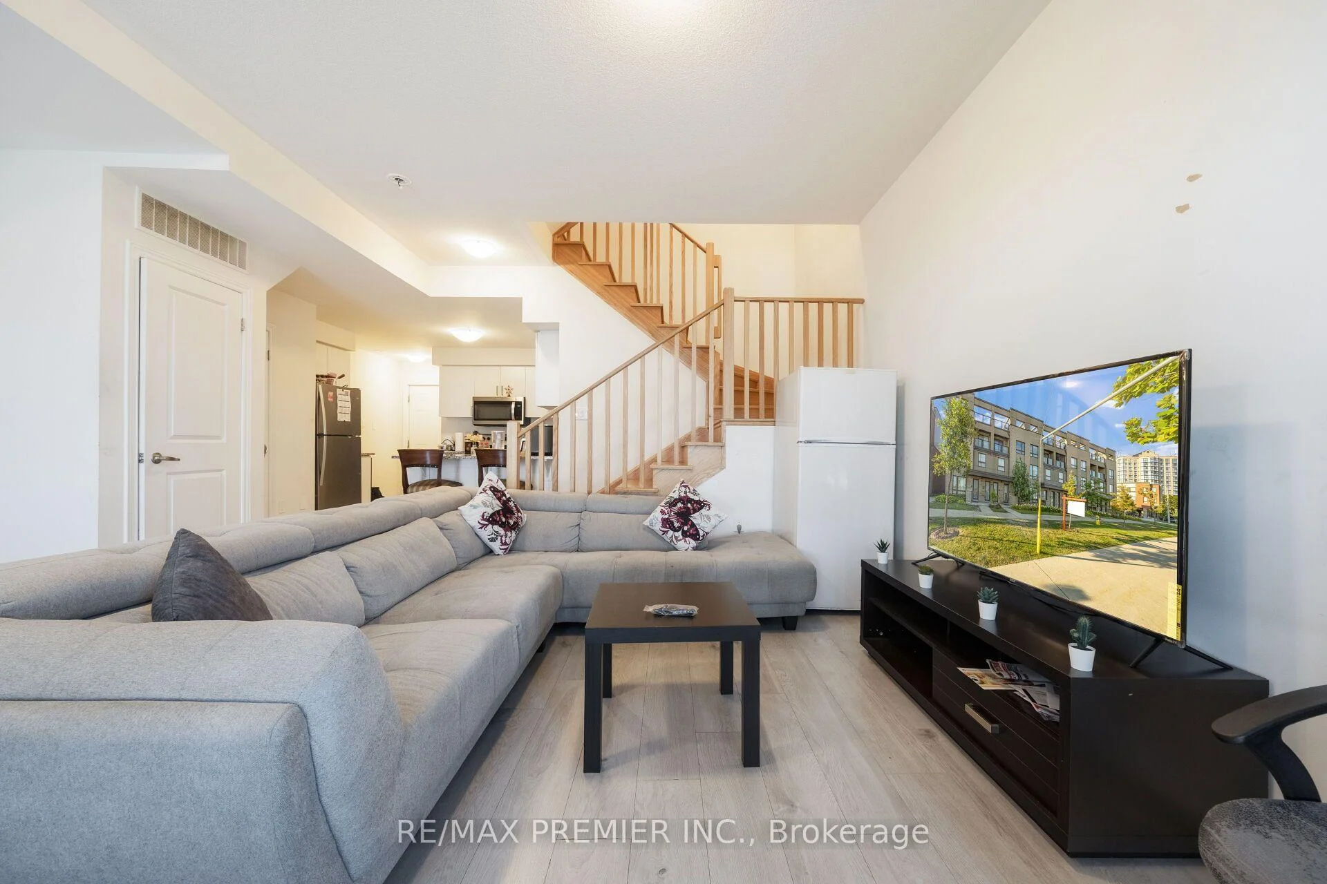 Photo 9 of Unit 4, 624 Rexdale Boulevard, Etobicoke, West Humber-Clairville — HOMEH