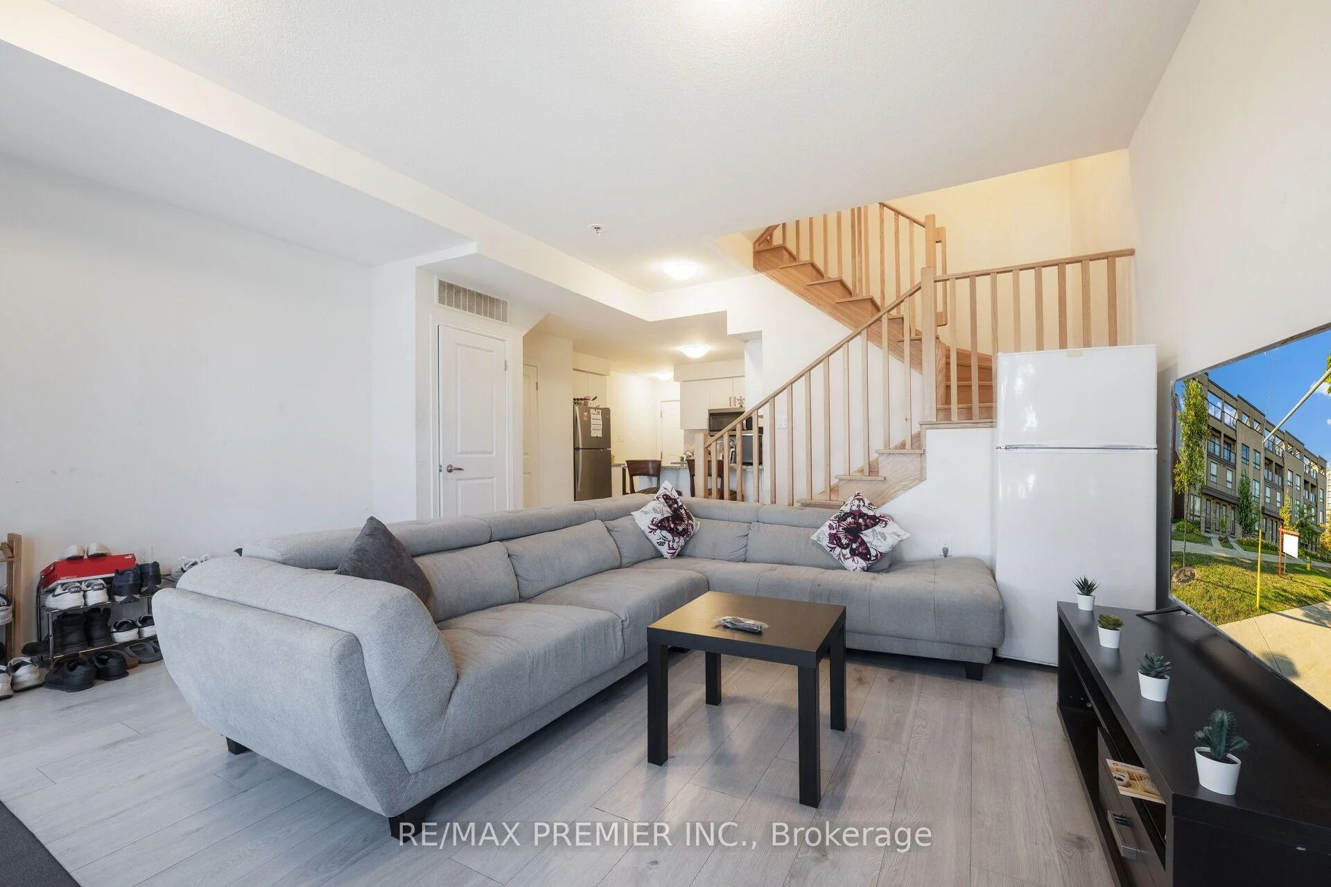 Photo 10 of Unit 4, 624 Rexdale Boulevard, Etobicoke, West Humber-Clairville — HOMEH