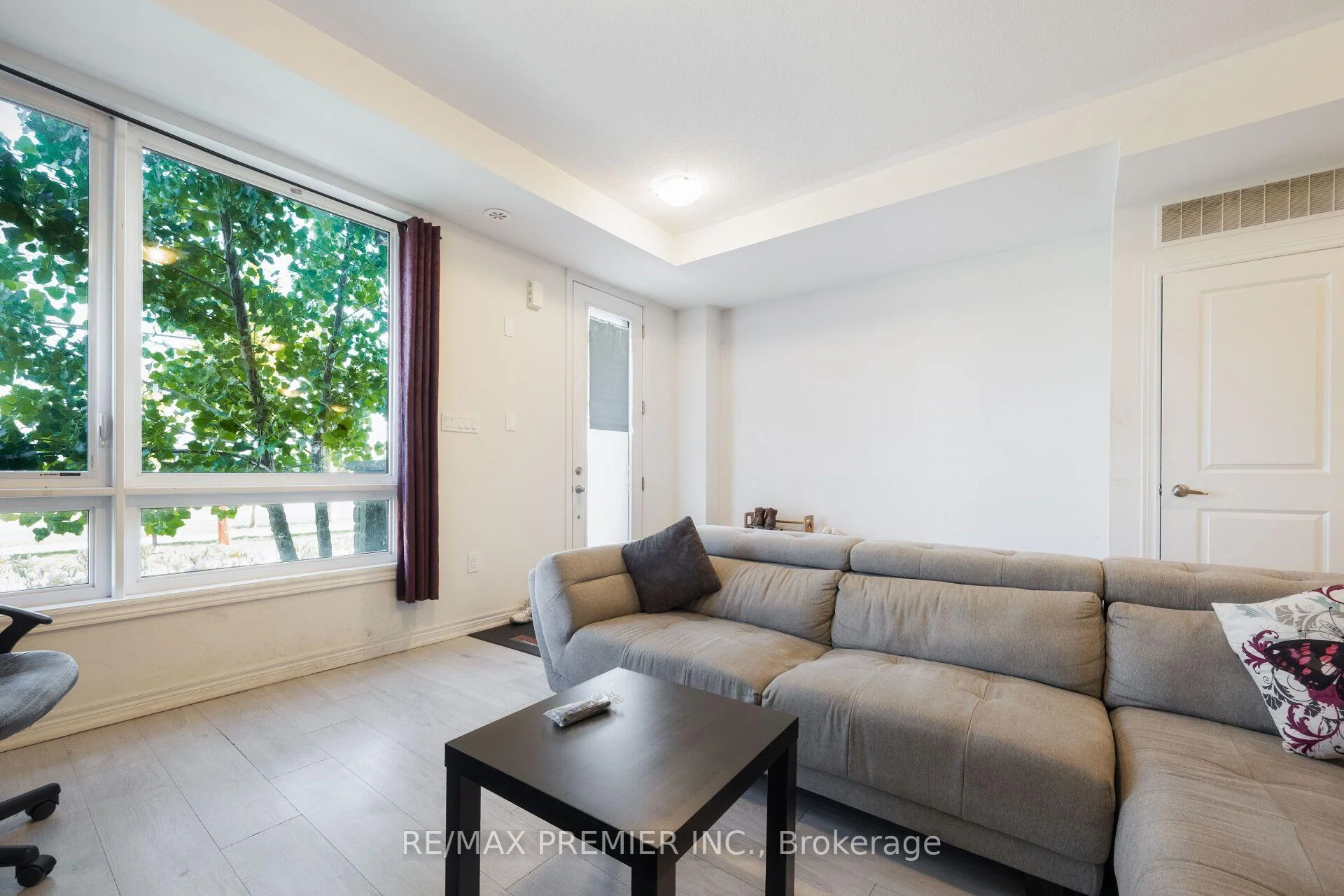Photo 11 of Unit 4, 624 Rexdale Boulevard, Etobicoke, West Humber-Clairville — HOMEH