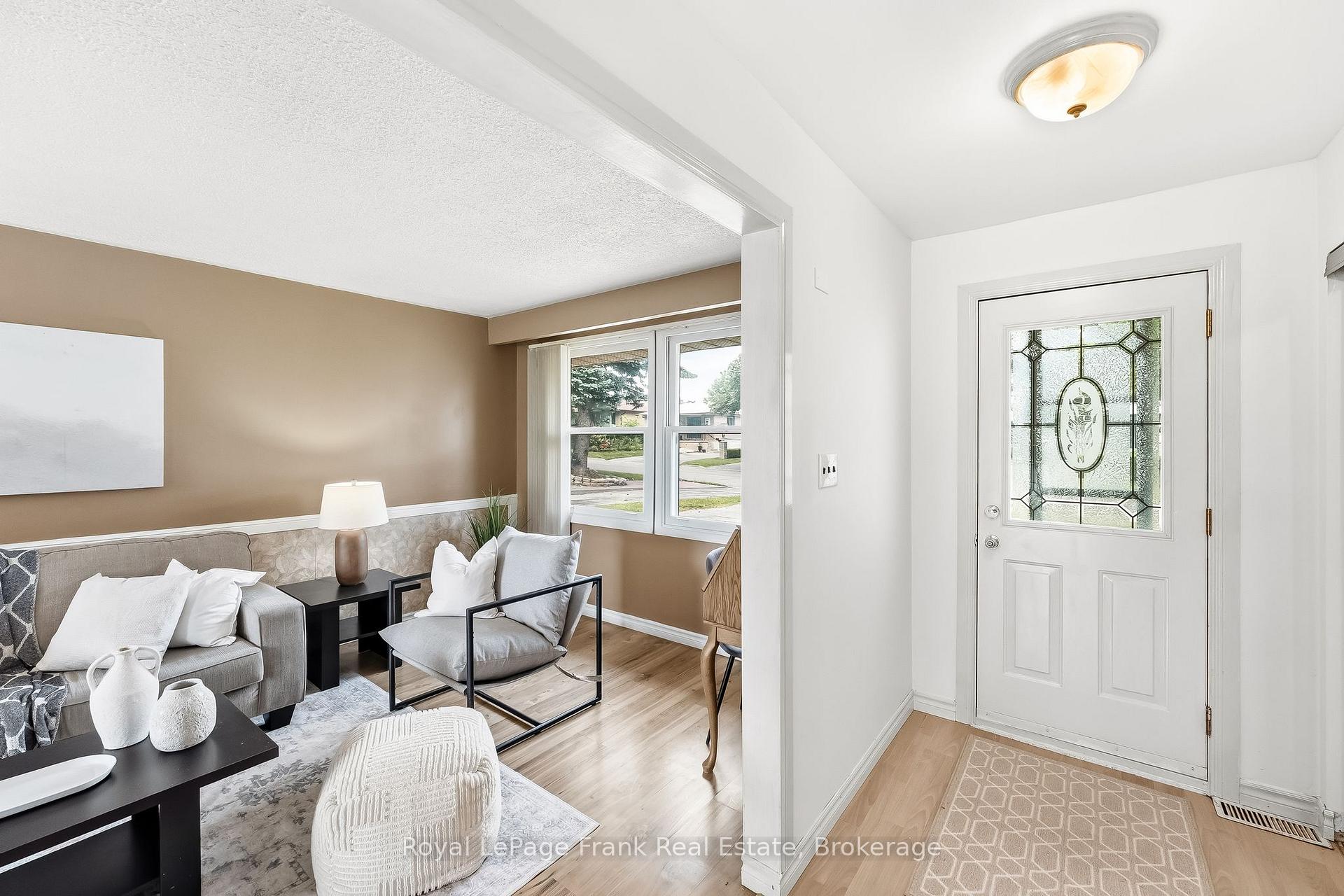 Photo 7 of 371 Trafalgar Avenue, Oshawa, Lakeview — HOMEH