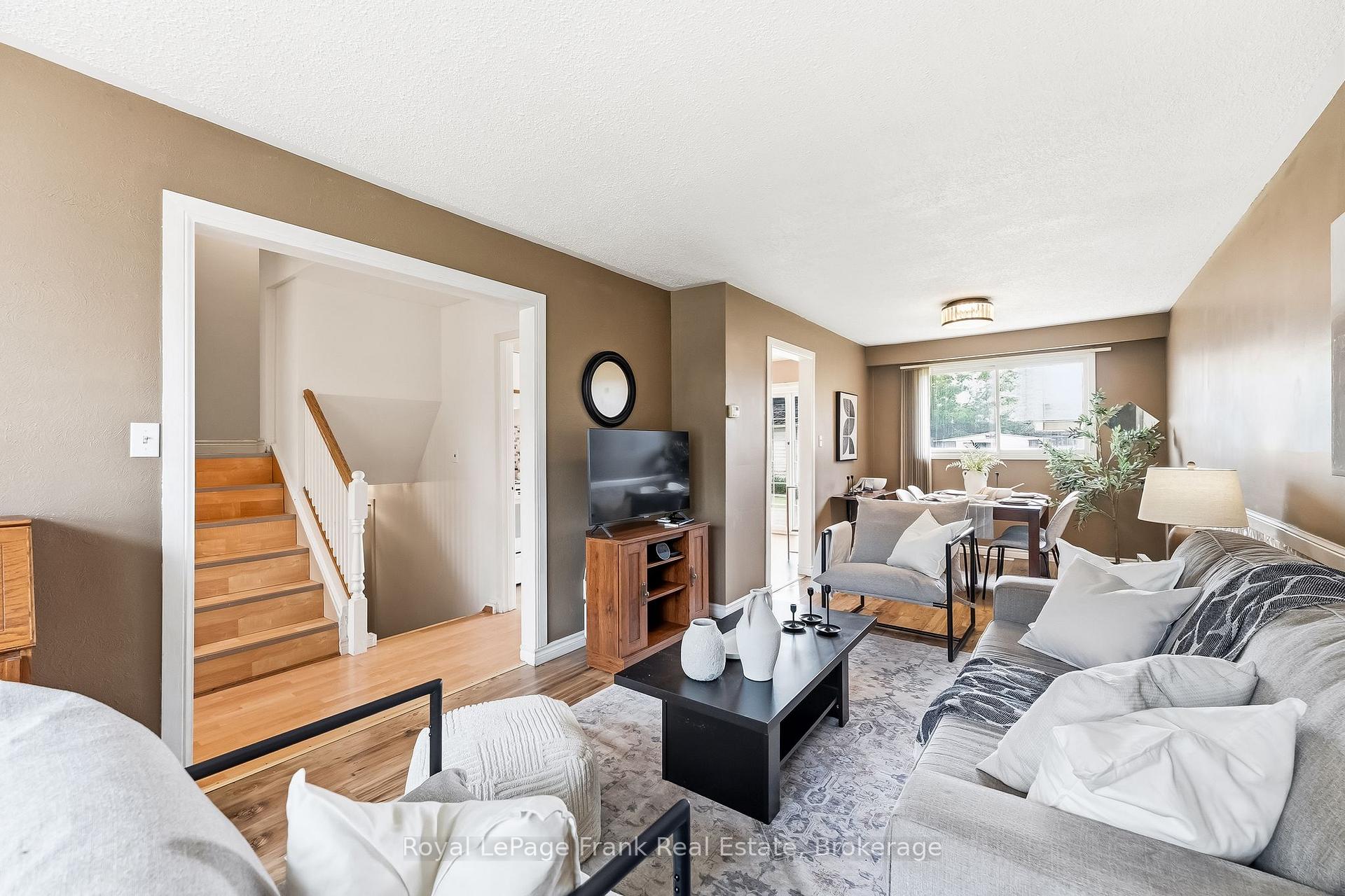 Photo 9 of 371 Trafalgar Avenue, Oshawa, Lakeview — HOMEH