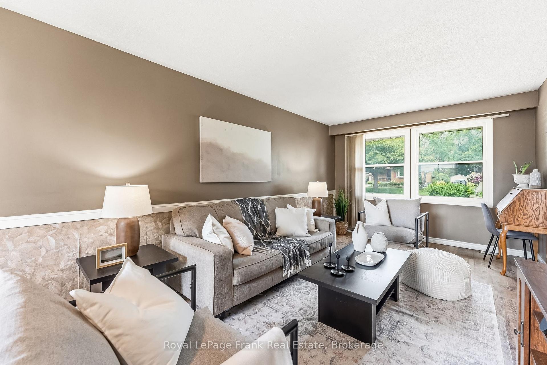 Photo 11 of 371 Trafalgar Avenue, Oshawa, Lakeview — HOMEH
