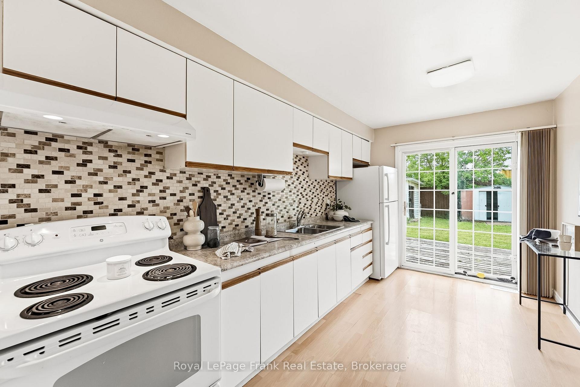 Photo 14 of 371 Trafalgar Avenue, Oshawa, Lakeview — HOMEH