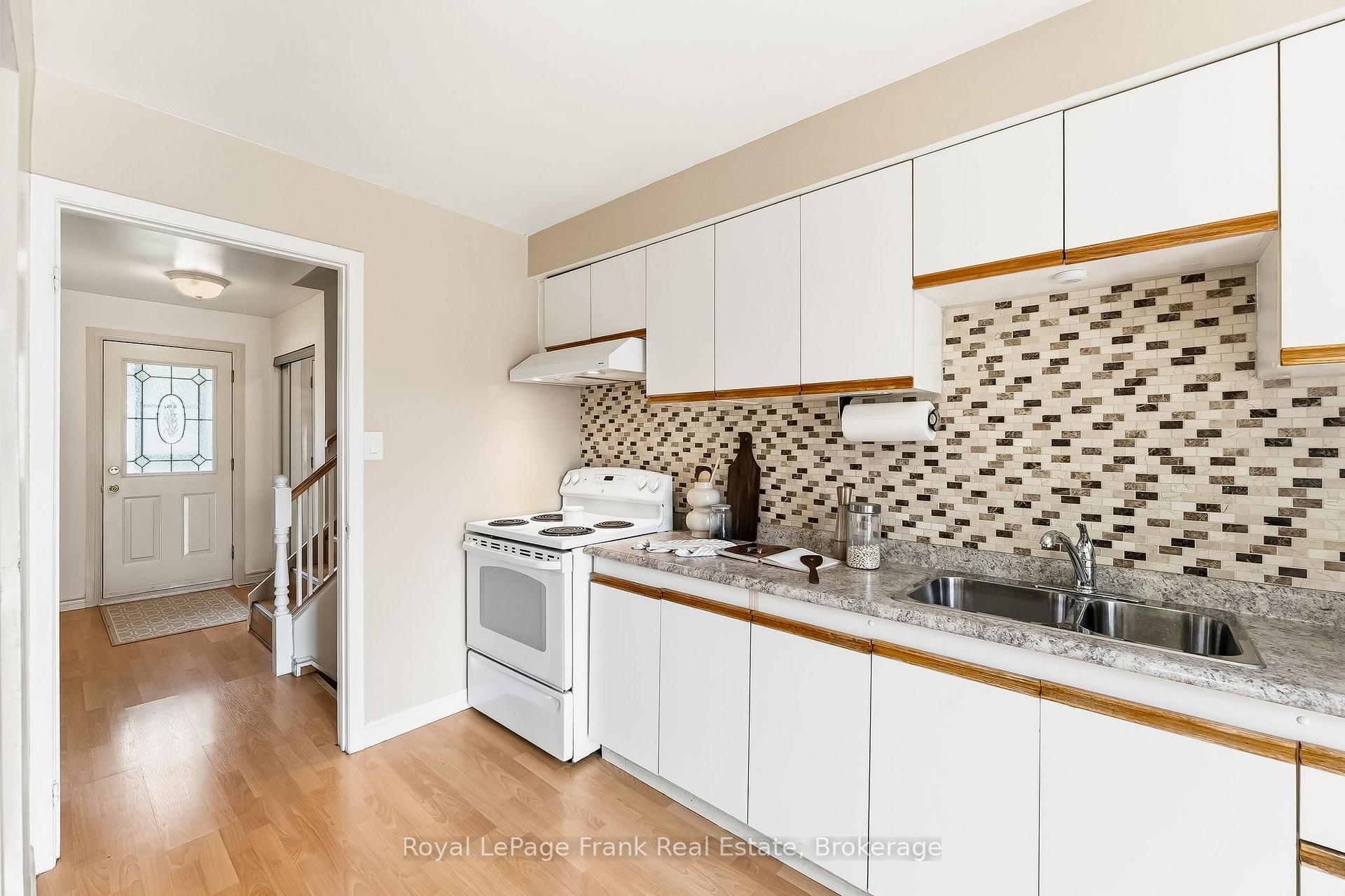 Photo 15 of 371 Trafalgar Avenue, Oshawa, Lakeview — HOMEH