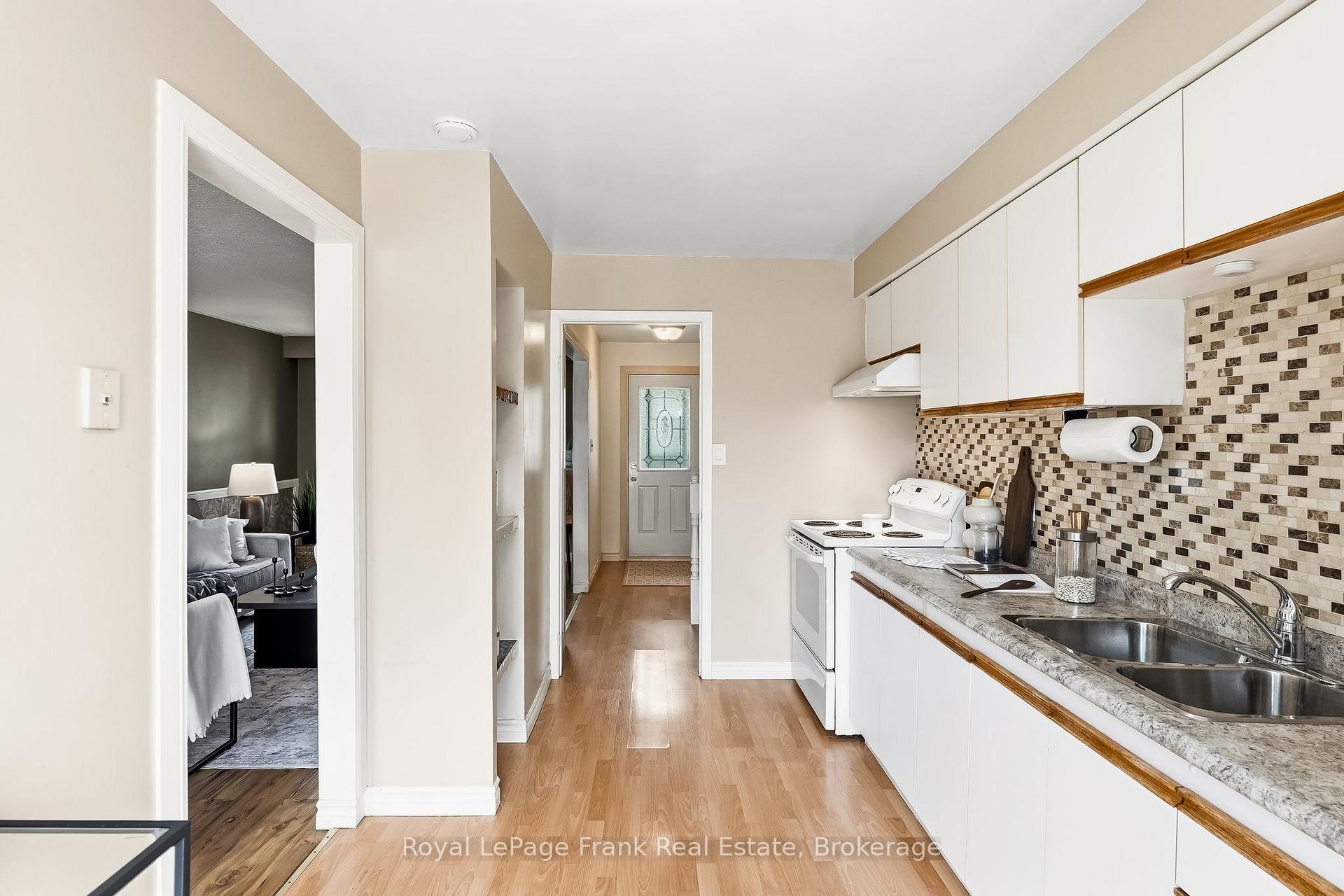 Photo 16 of 371 Trafalgar Avenue, Oshawa, Lakeview — HOMEH