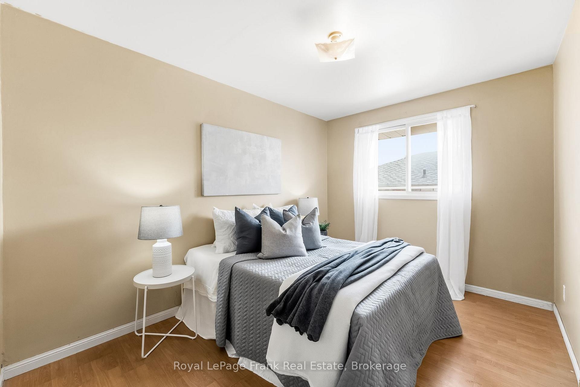 Photo 20 of 371 Trafalgar Avenue, Oshawa, Lakeview — HOMEH