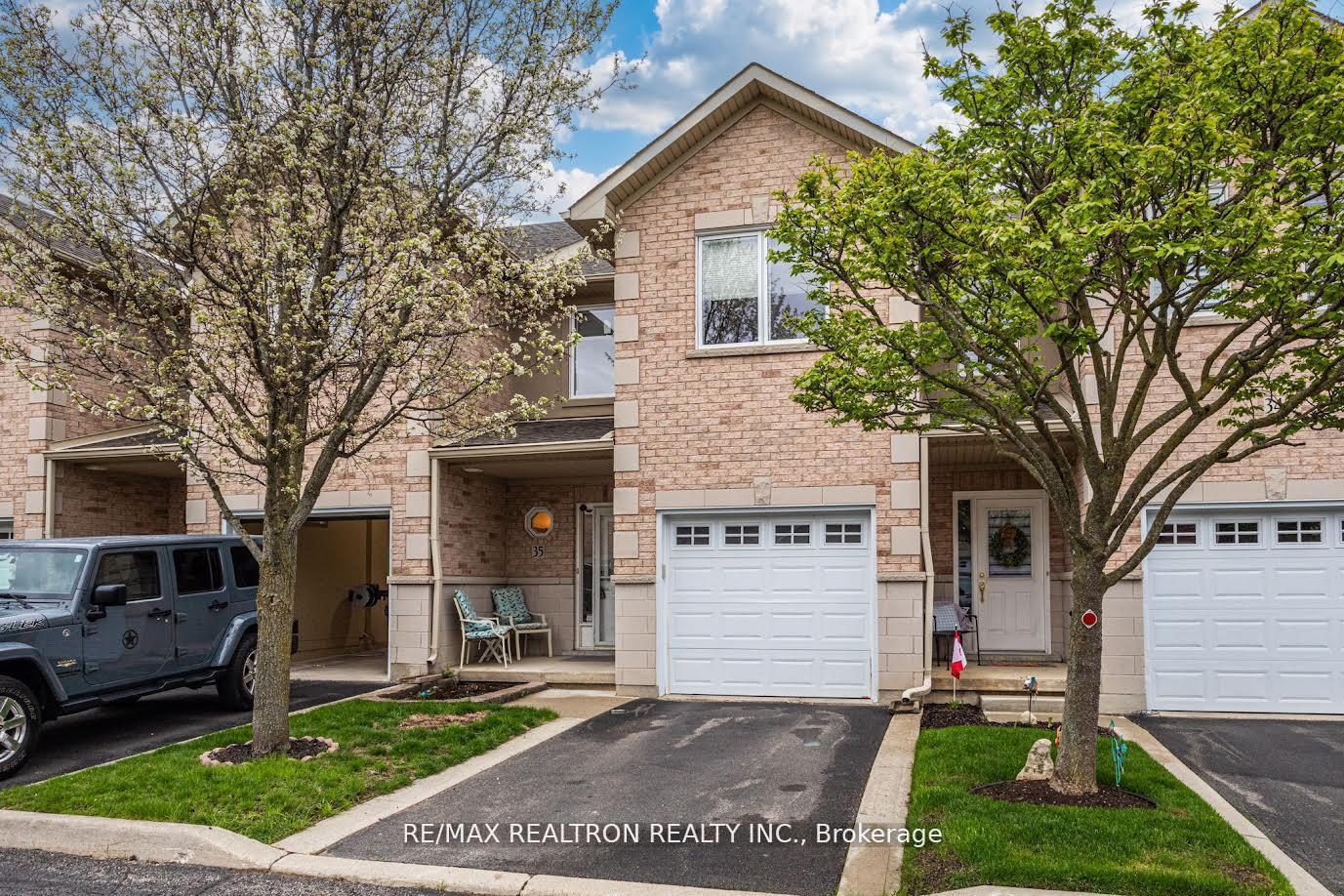 Photo 2 of Unit 35, 81 Valridge Drive, Hamilton, Ancaster — HOMEH