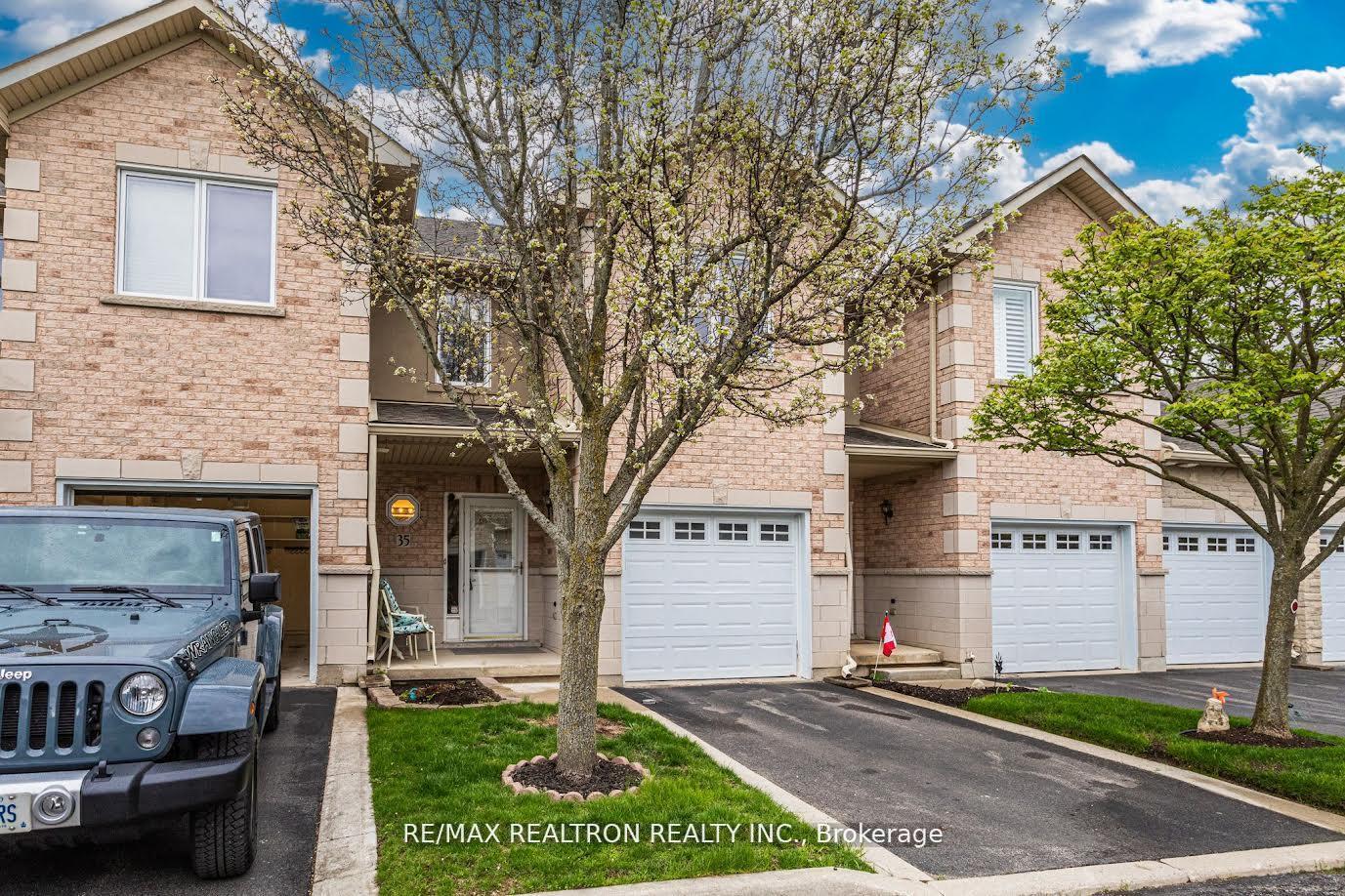Photo 3 of Unit 35, 81 Valridge Drive, Hamilton, Ancaster — HOMEH