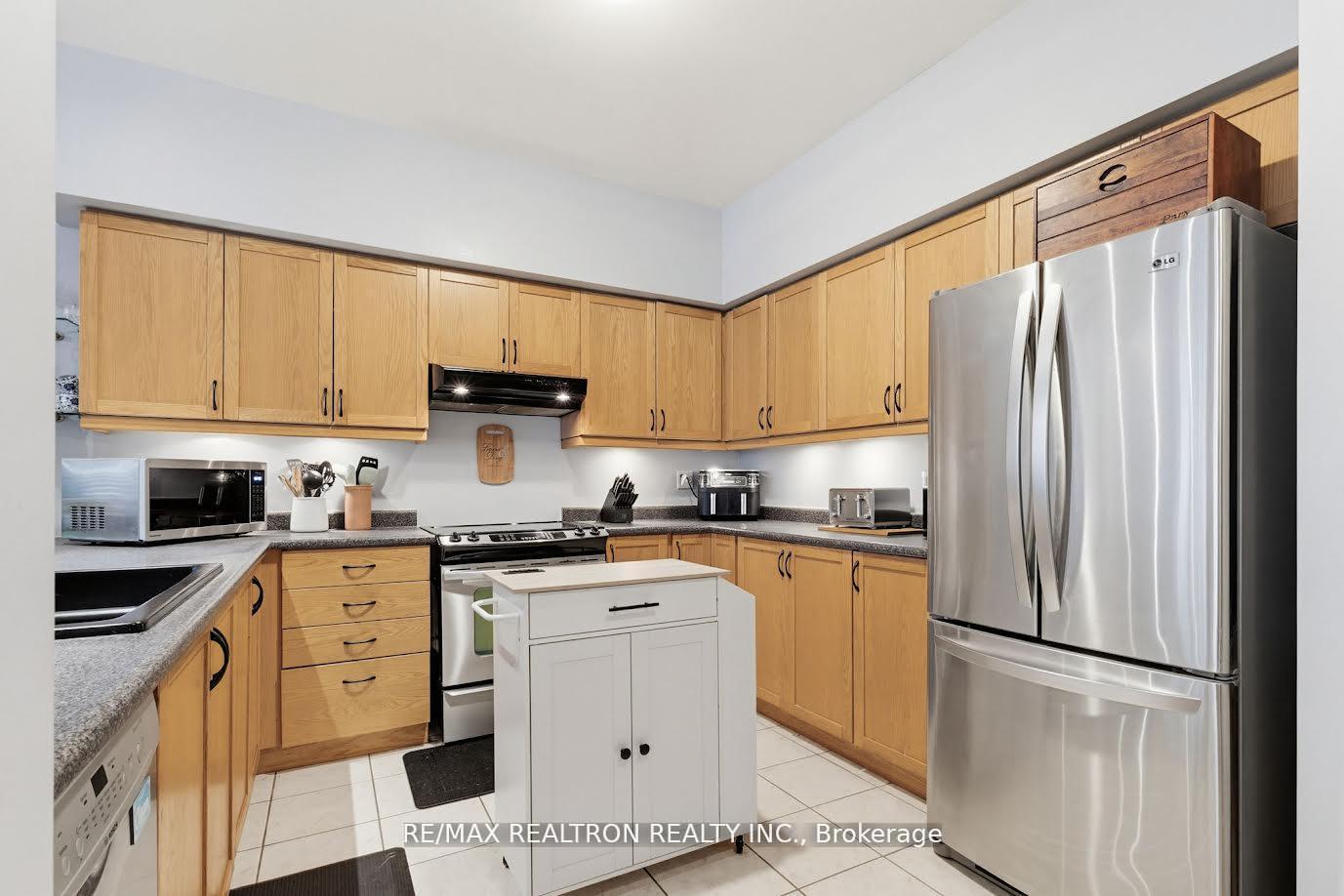 Photo 7 of Unit 35, 81 Valridge Drive, Hamilton, Ancaster — HOMEH