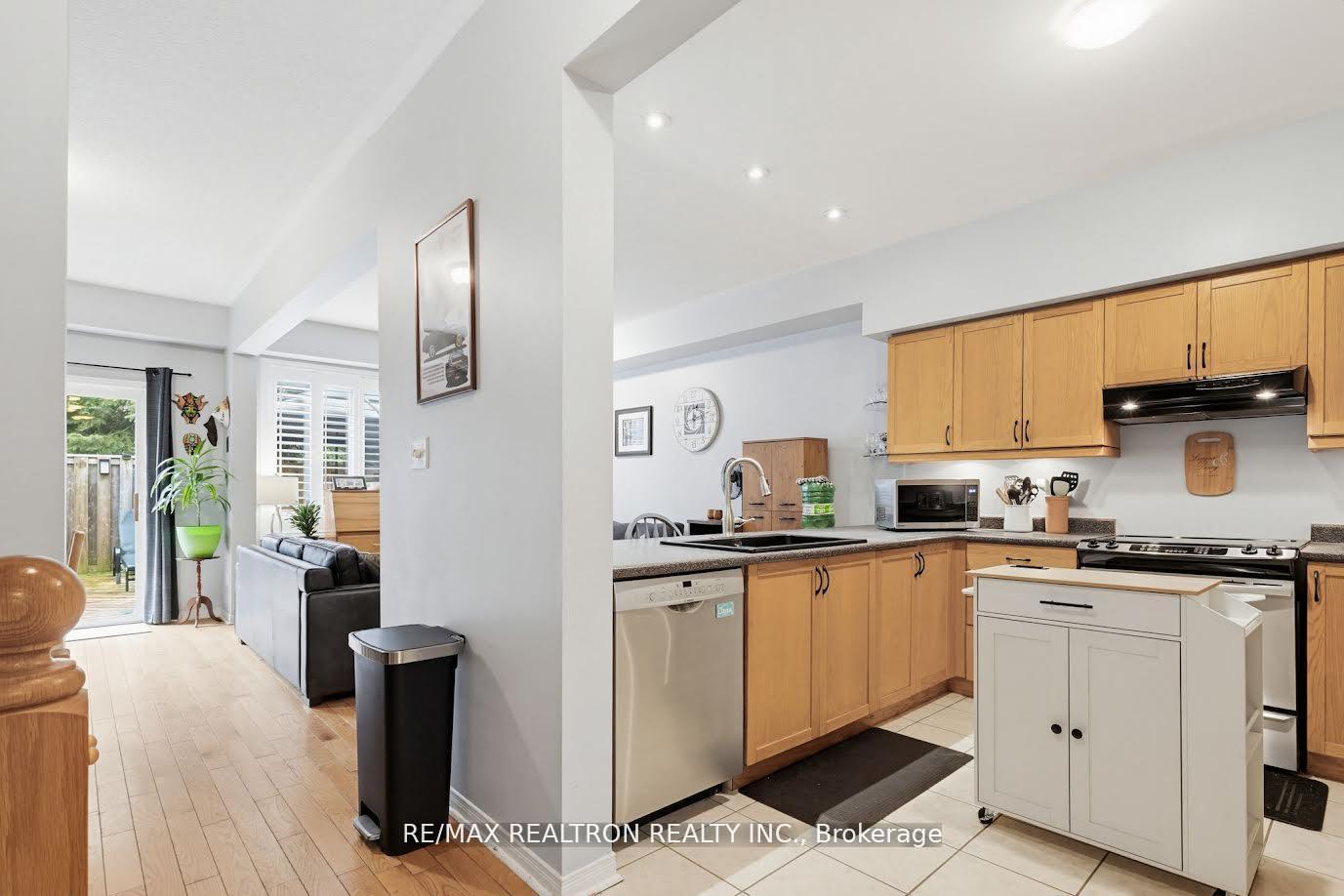 Photo 10 of Unit 35, 81 Valridge Drive, Hamilton, Ancaster — HOMEH