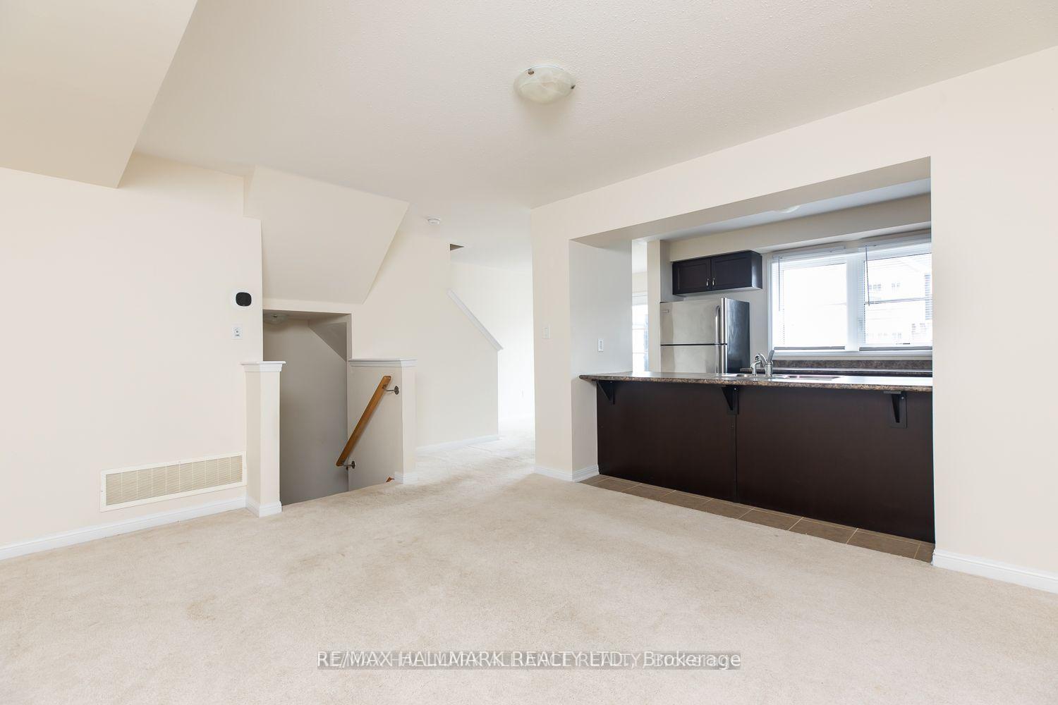 Photo 3 of 142 Baycliffe Crescent, Brampton, Northwest Brampton — HOMEH