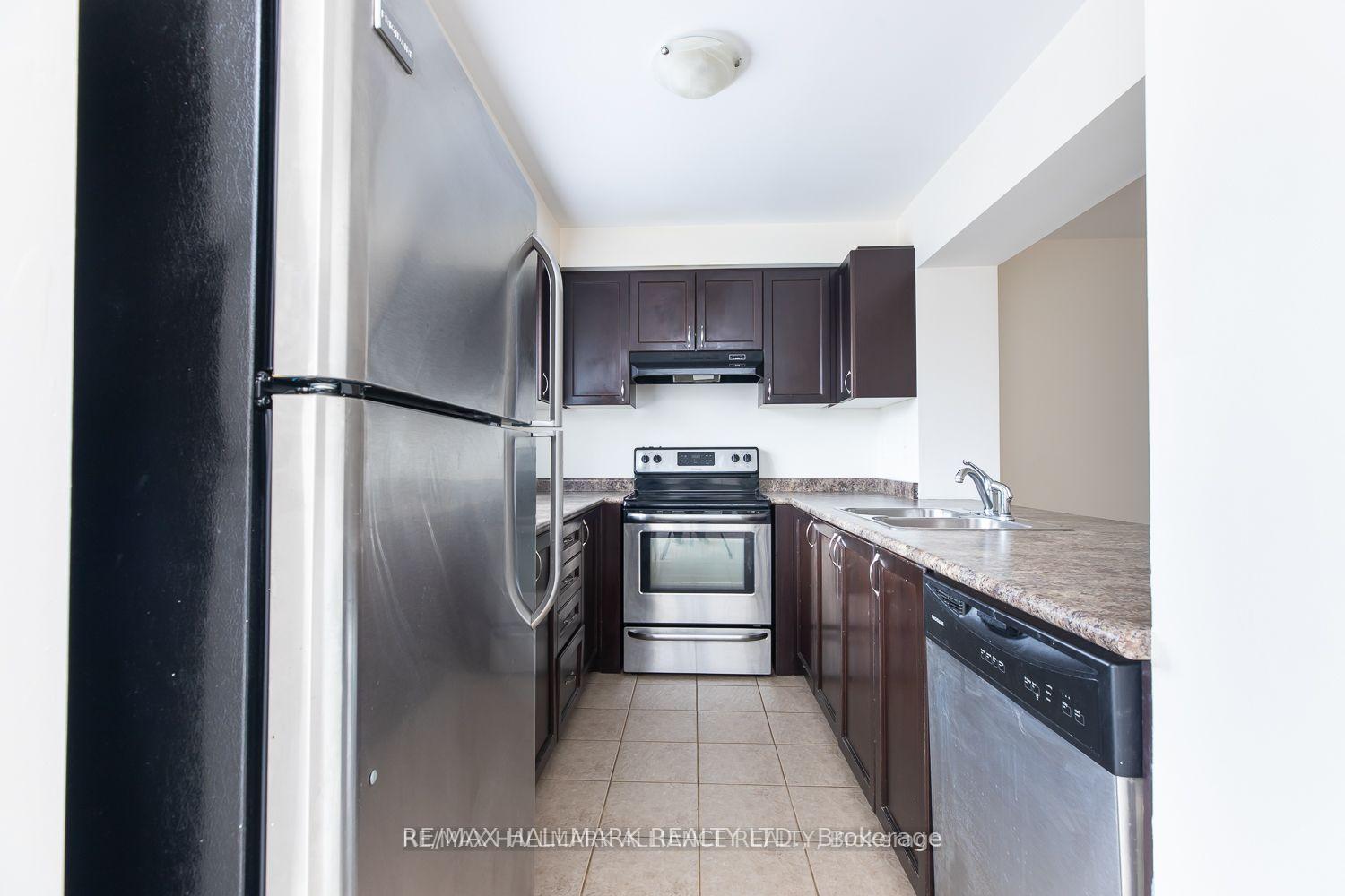 Photo 4 of 142 Baycliffe Crescent, Brampton, Northwest Brampton — HOMEH