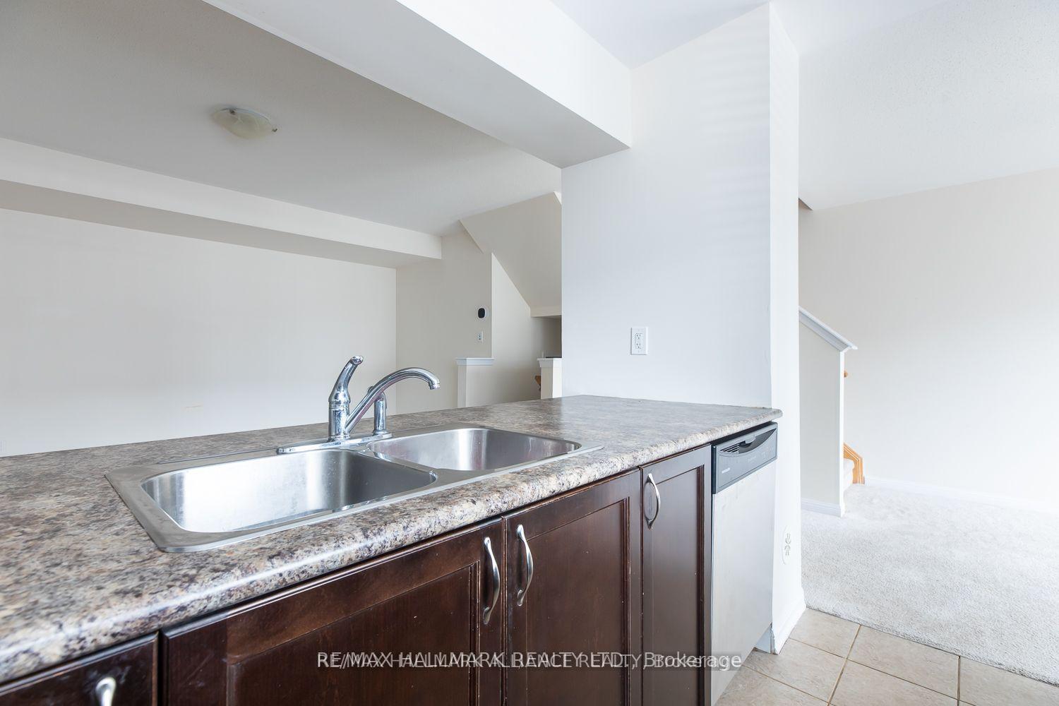Photo 5 of 142 Baycliffe Crescent, Brampton, Northwest Brampton — HOMEH